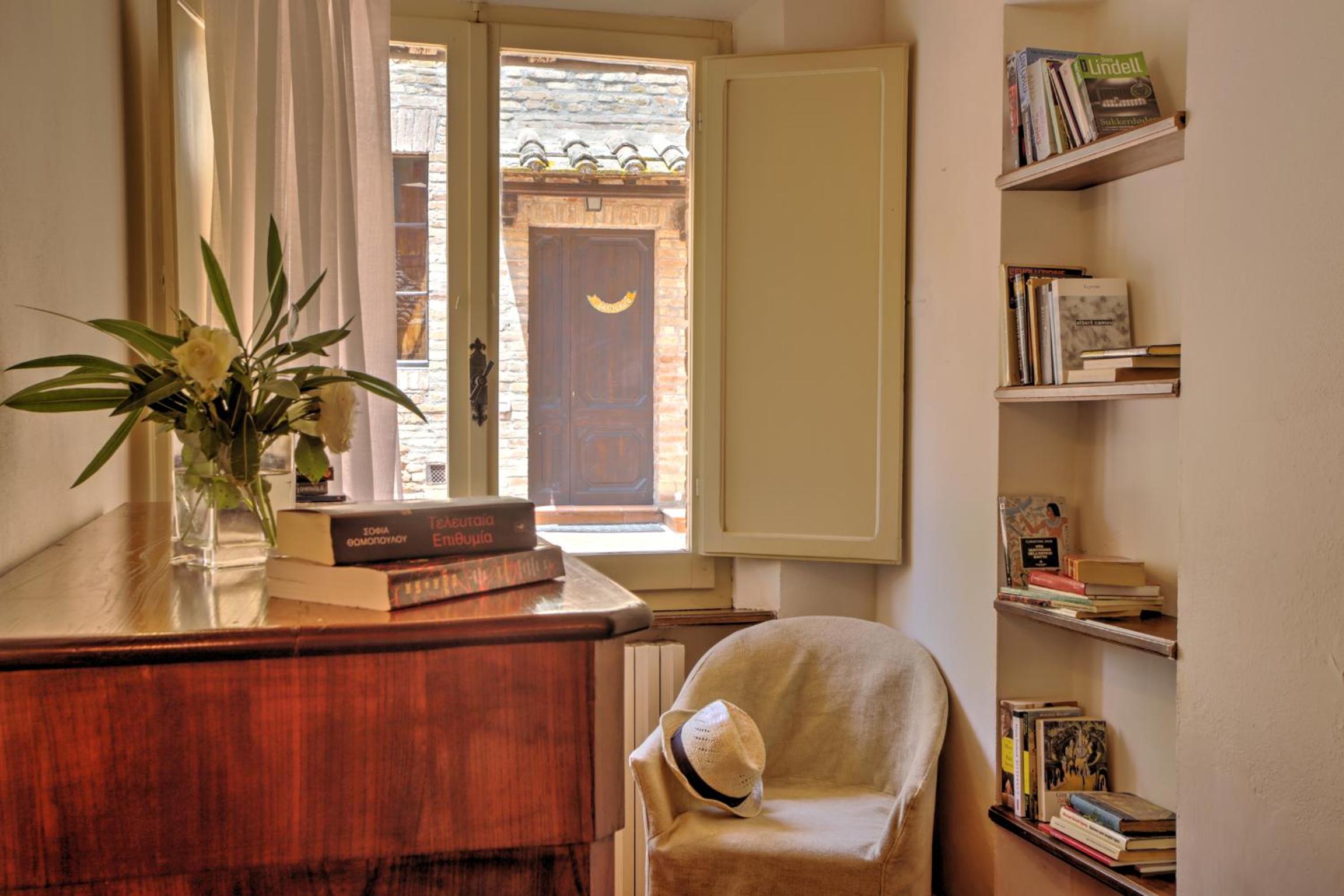 Essential Three-room Apartment - Photo 1