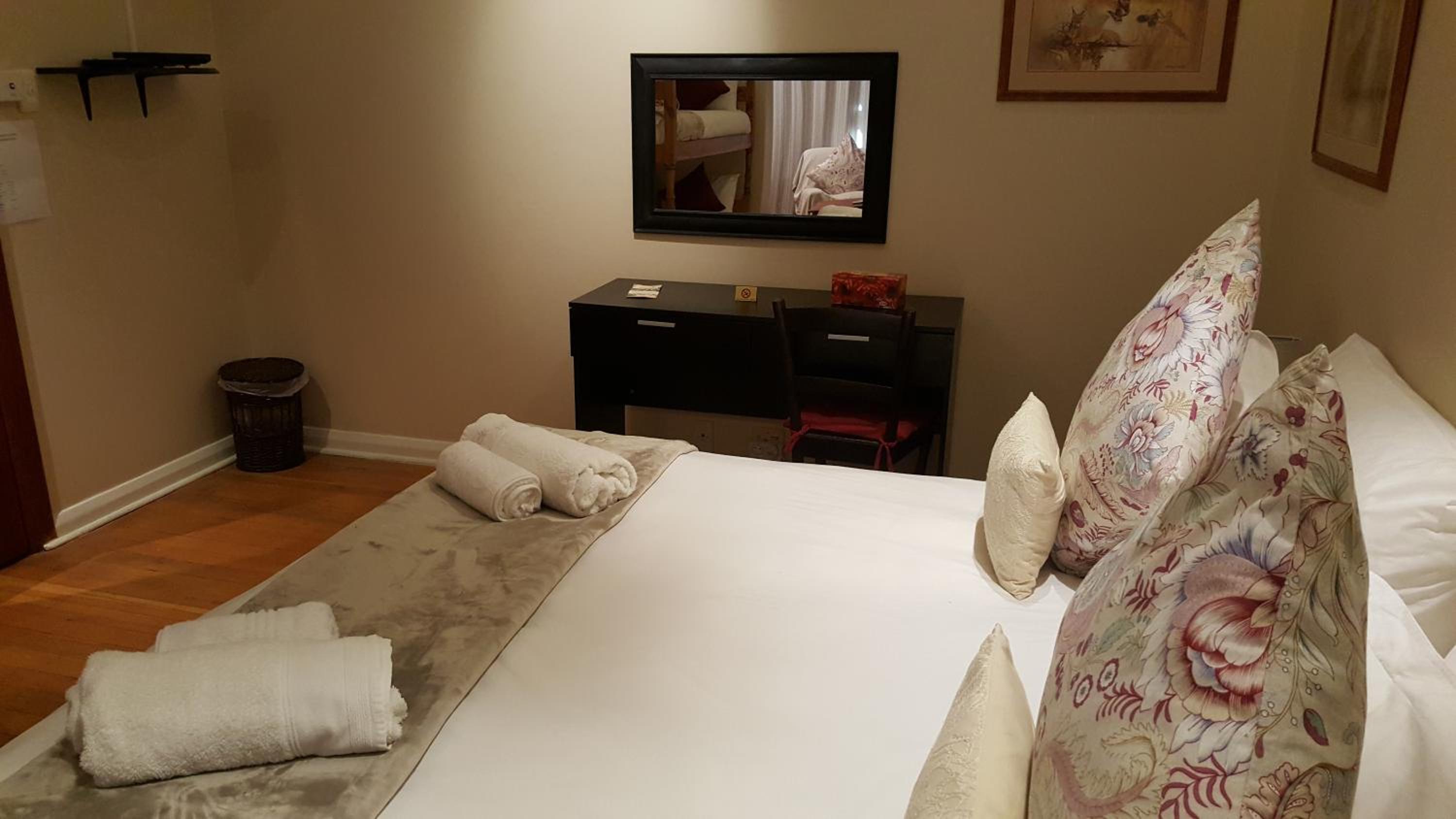 Superior Family Room - Photo 3