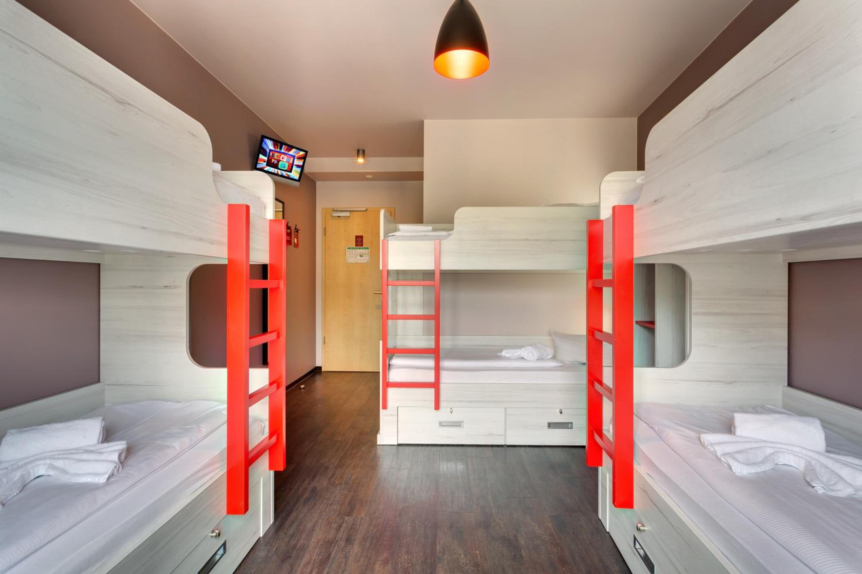 Bed in 6-Bed Female Dormitory Room photo 1