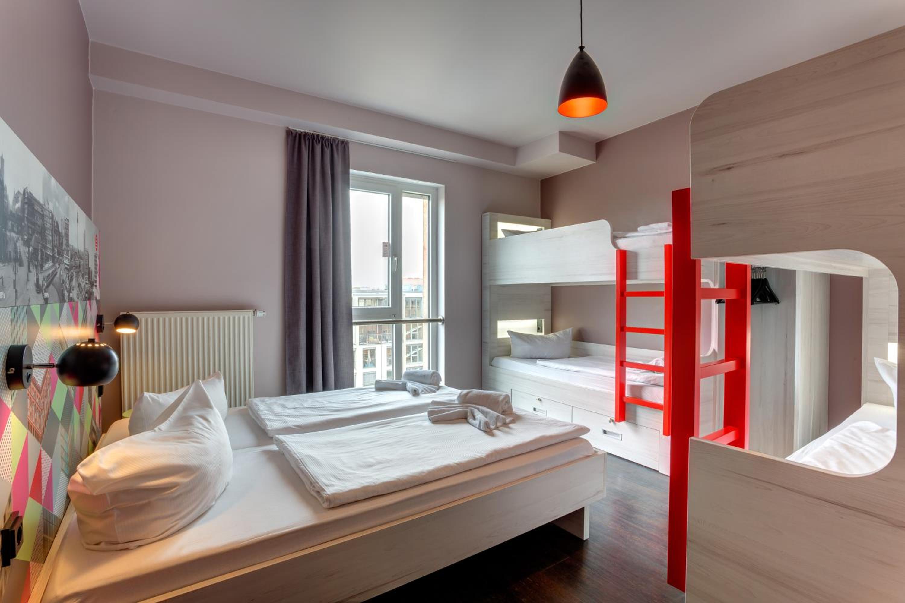 6-Bed Room photo 3