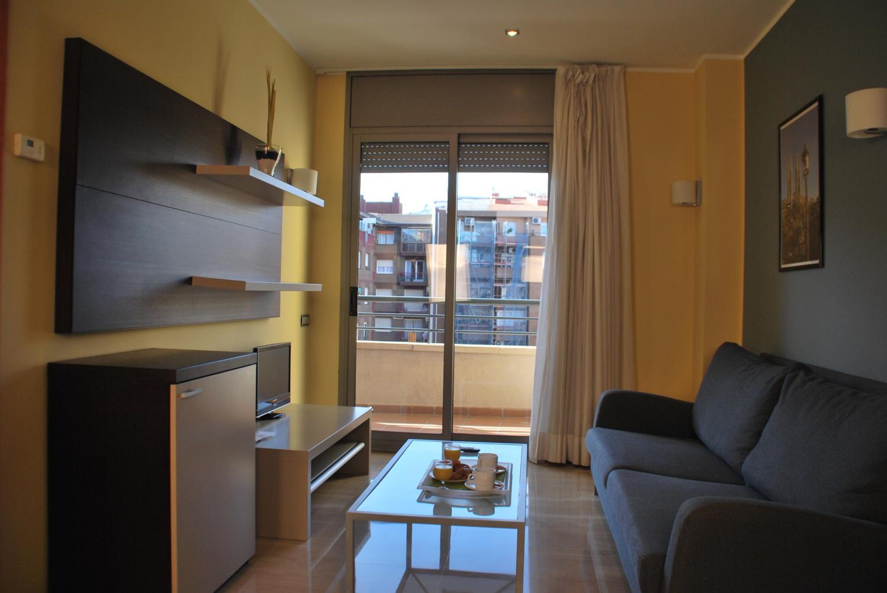 Two-Bedroom Apartment (3 Adults) photo 2
