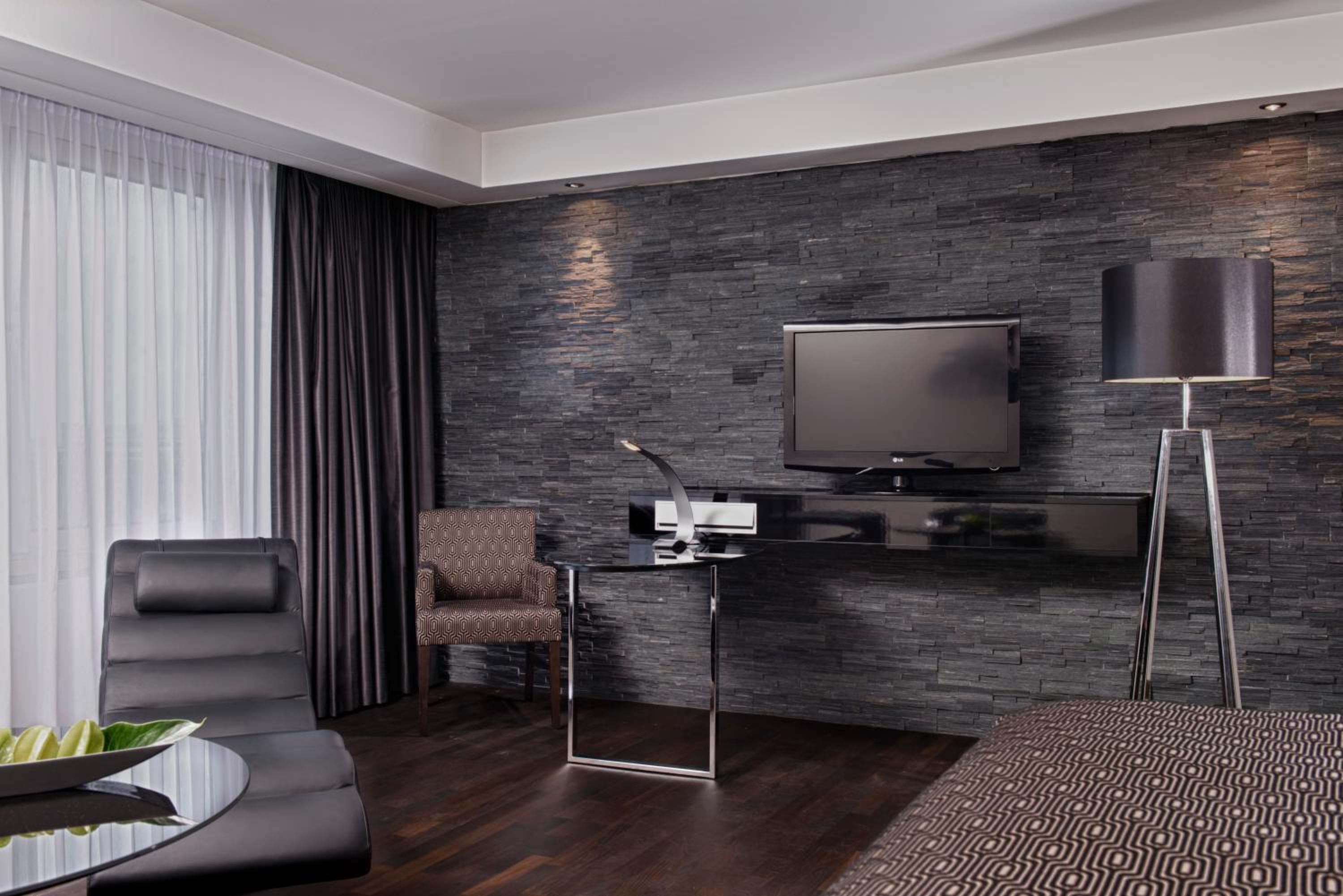 Junior Suite with free Club Lounge Access thumbnail 6