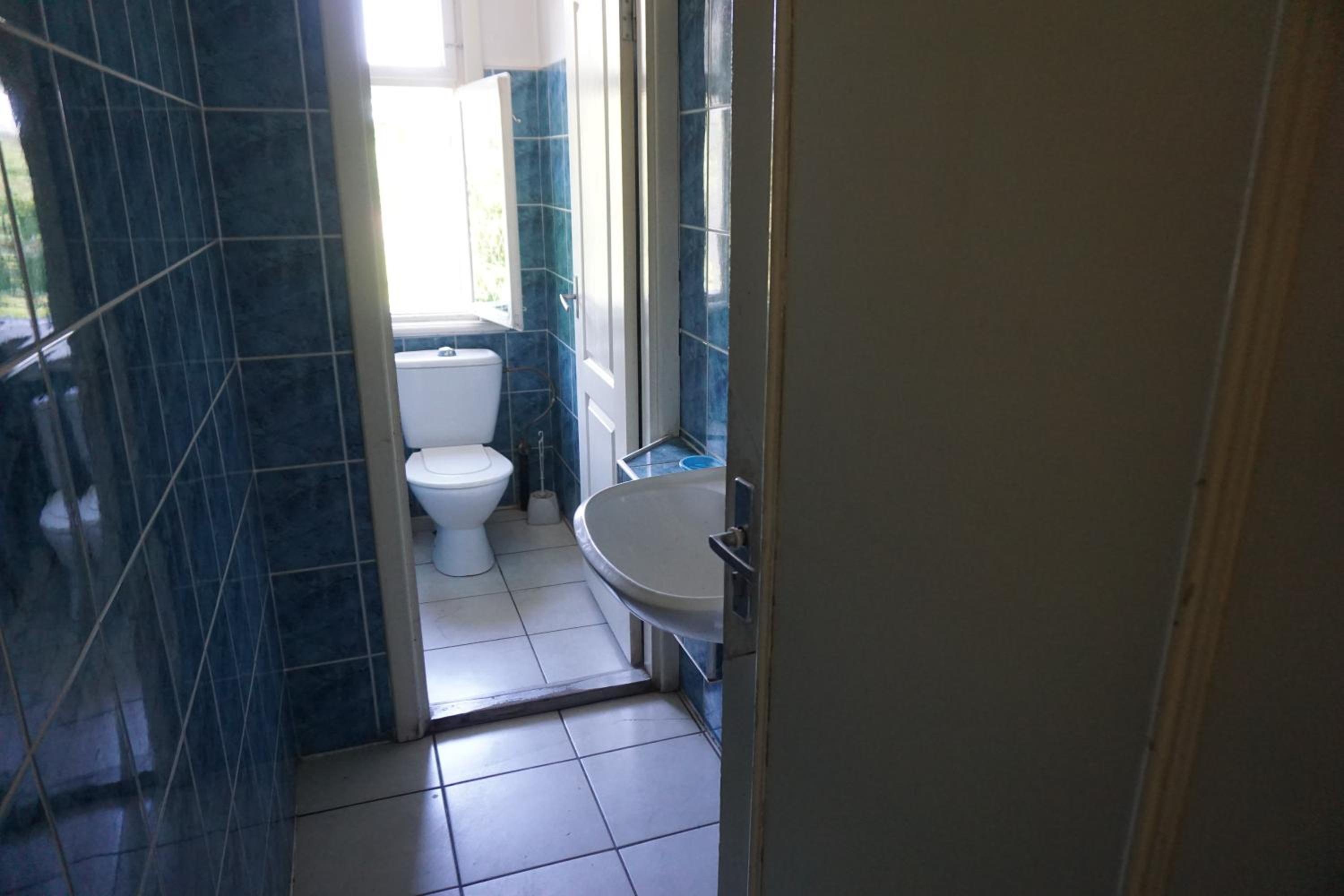 Single Bed In Male Dormitory Room With Shared Bathroom photo 3