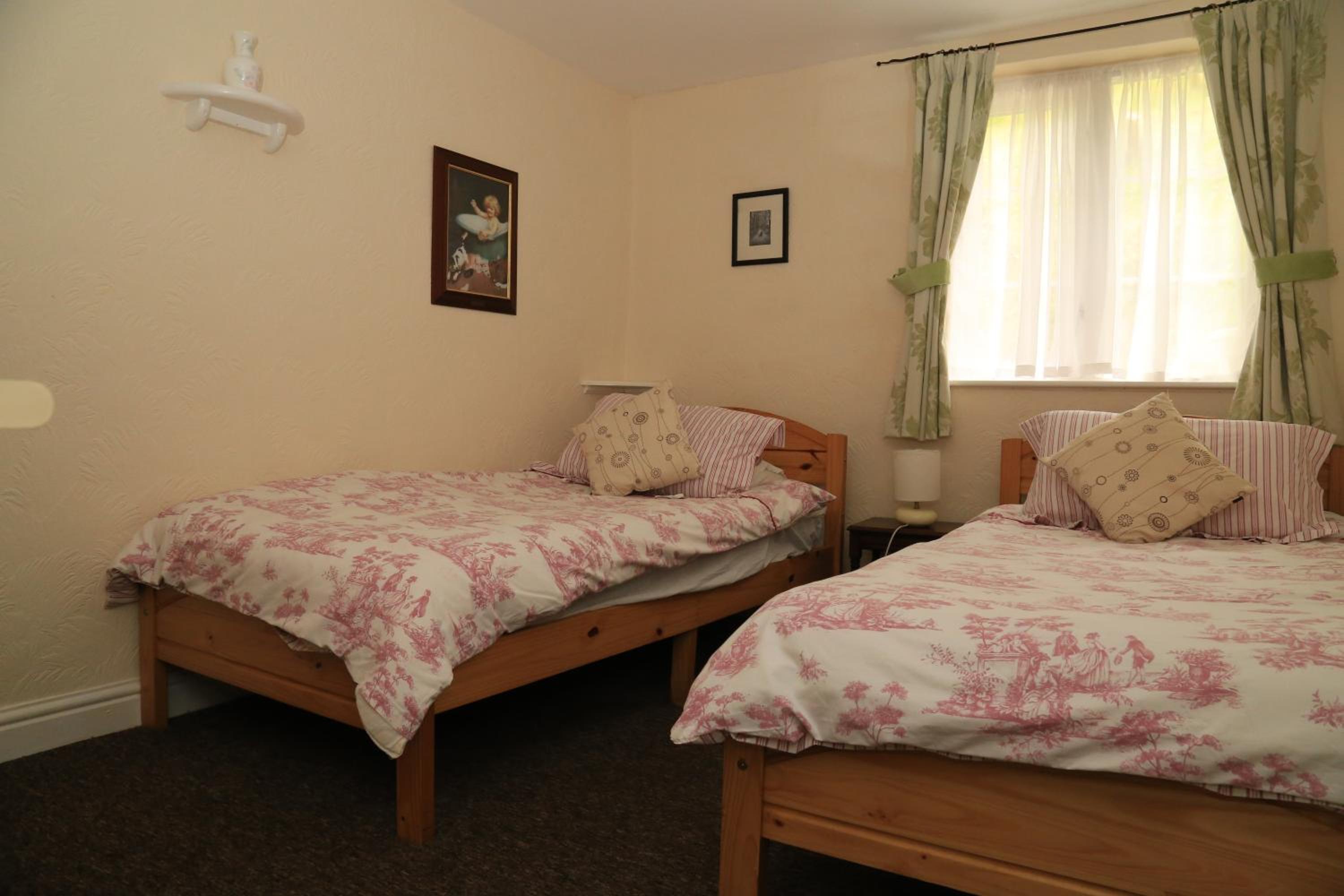 Twin Room with Private External Bathroom