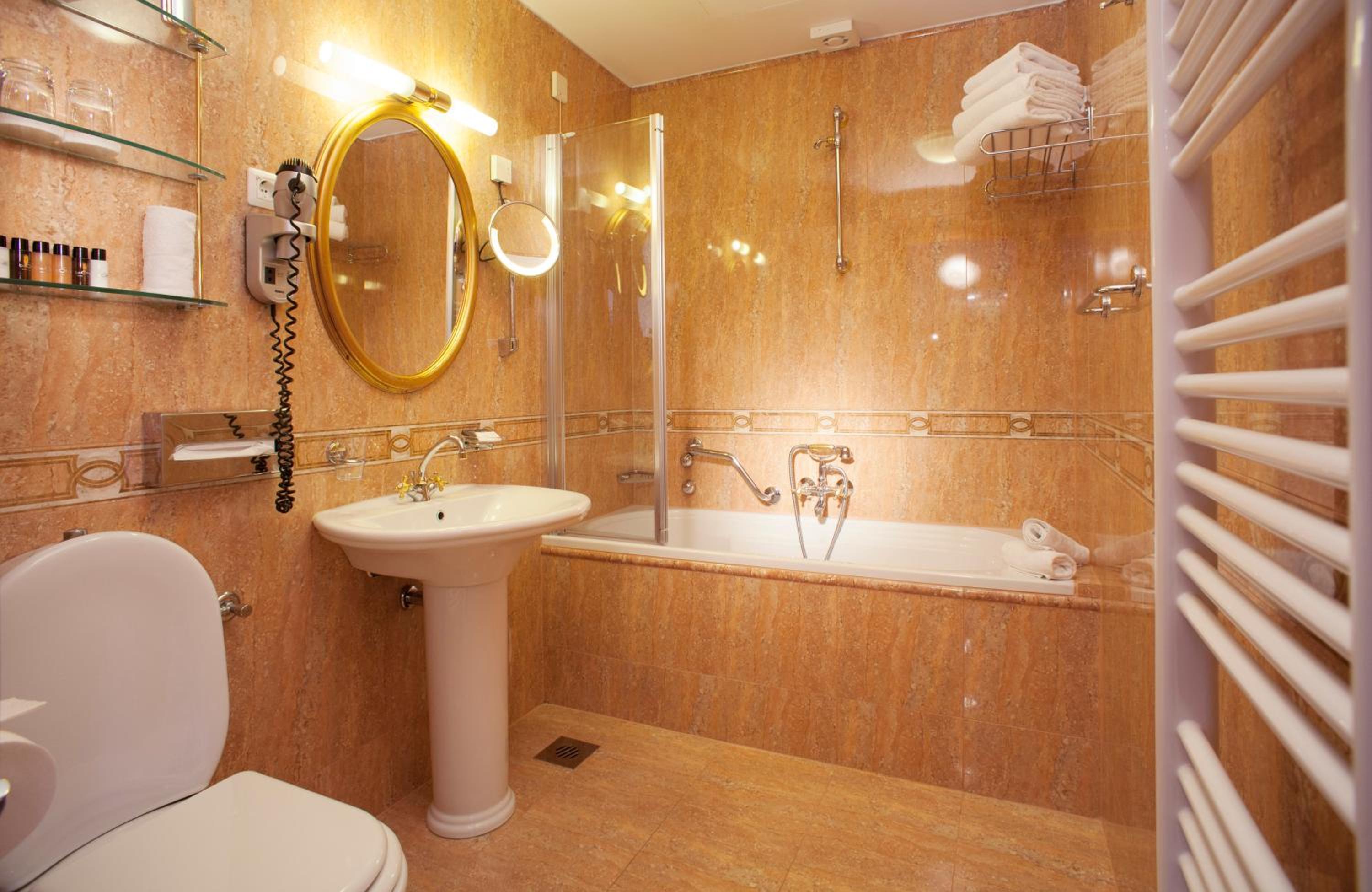 Suite with Lake View and Extra Bed - Photo 3