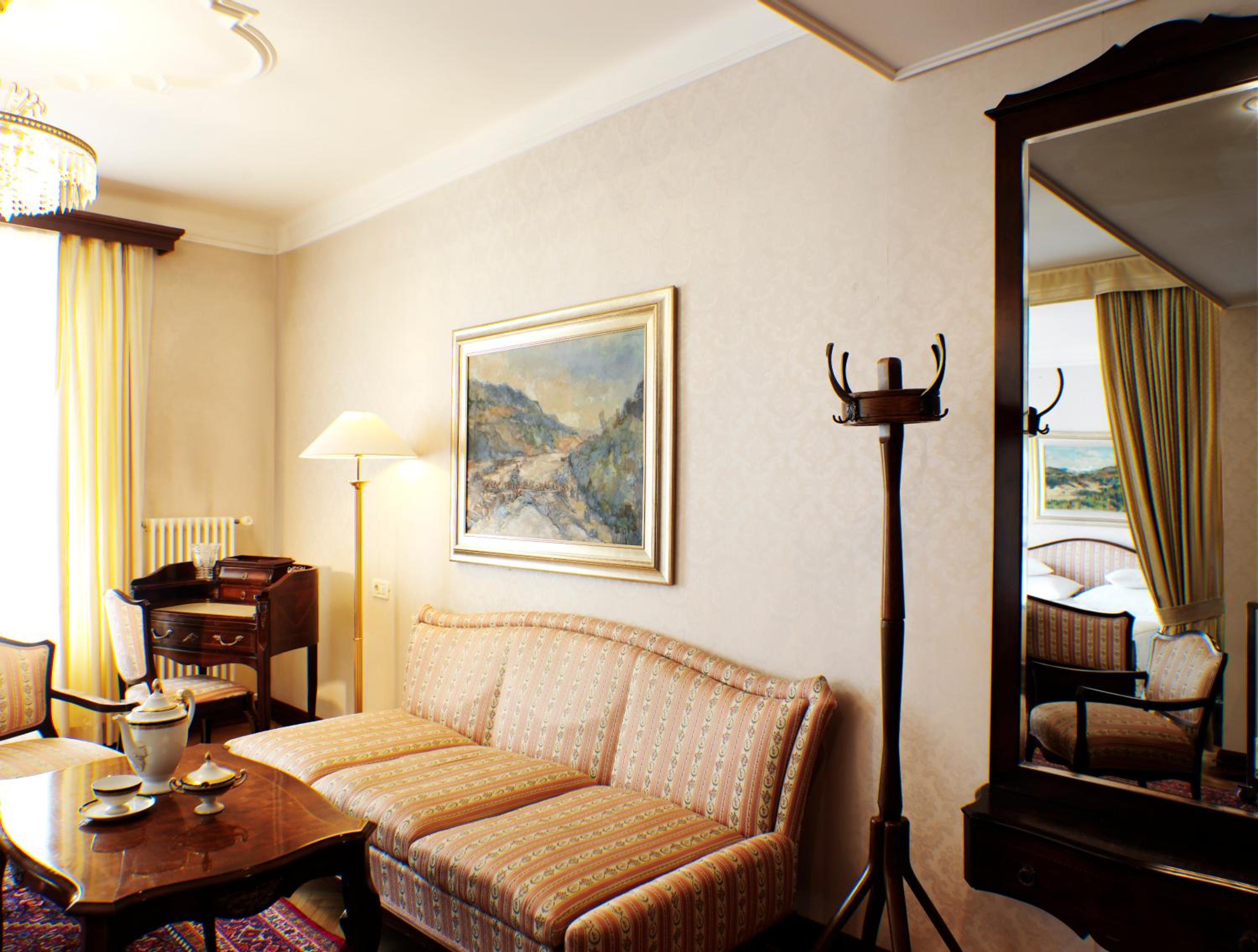 Suite with Lake View and Extra Bed - Photo 2