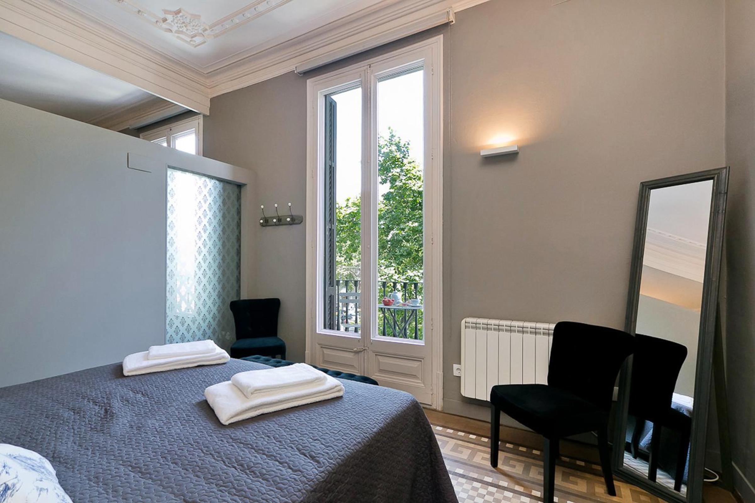 Two-Bedroom Apartment with Balcony - Passeig de Gracia, 51 photo 3