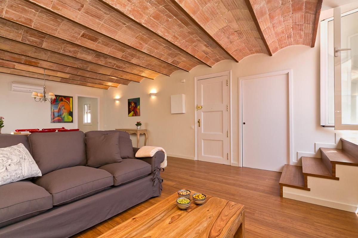 Apartamento de tres habitaciones con terraza - Ático - Pau Claris, 97