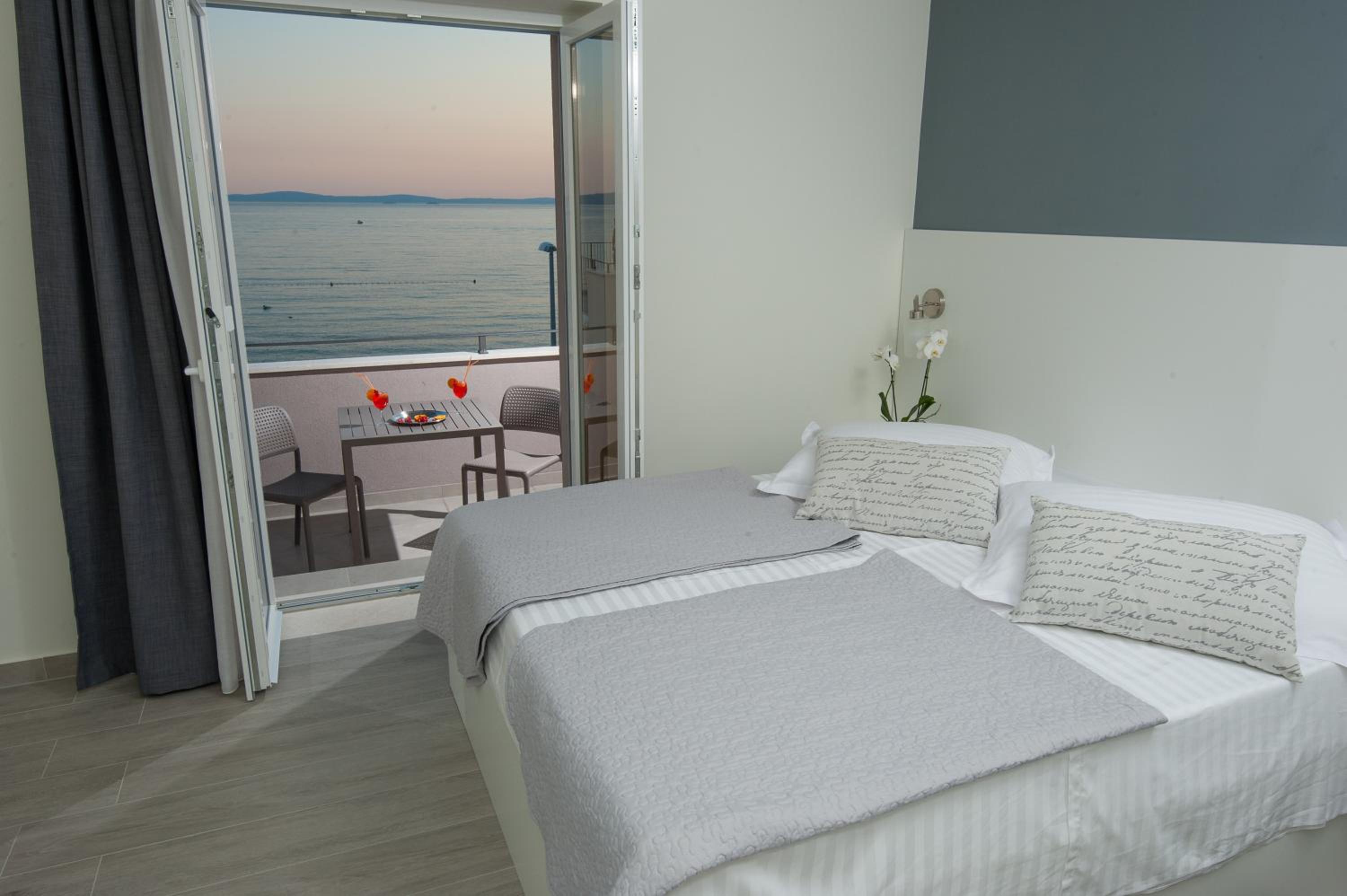 Apartment with Sea View and Balcony