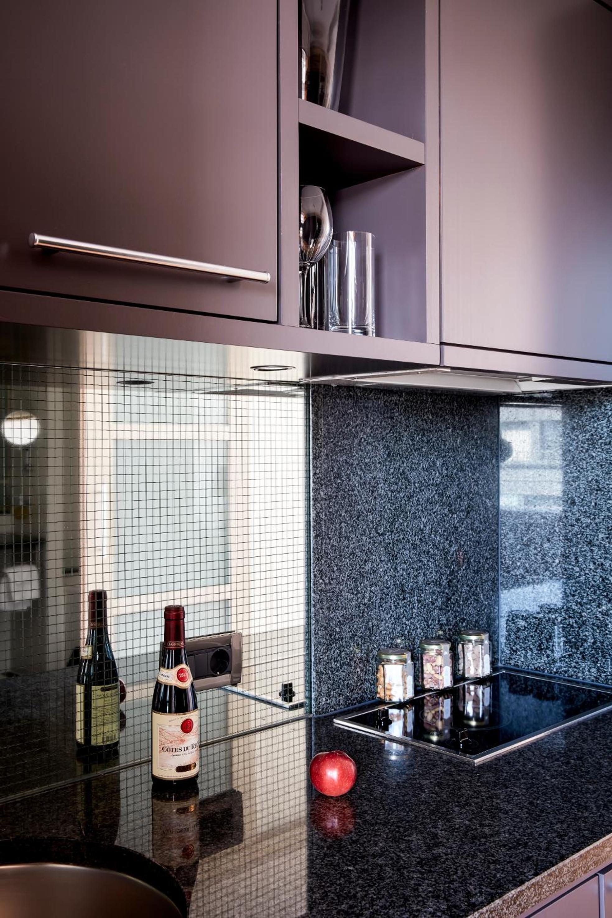 Management Suite with Balcony photo 2