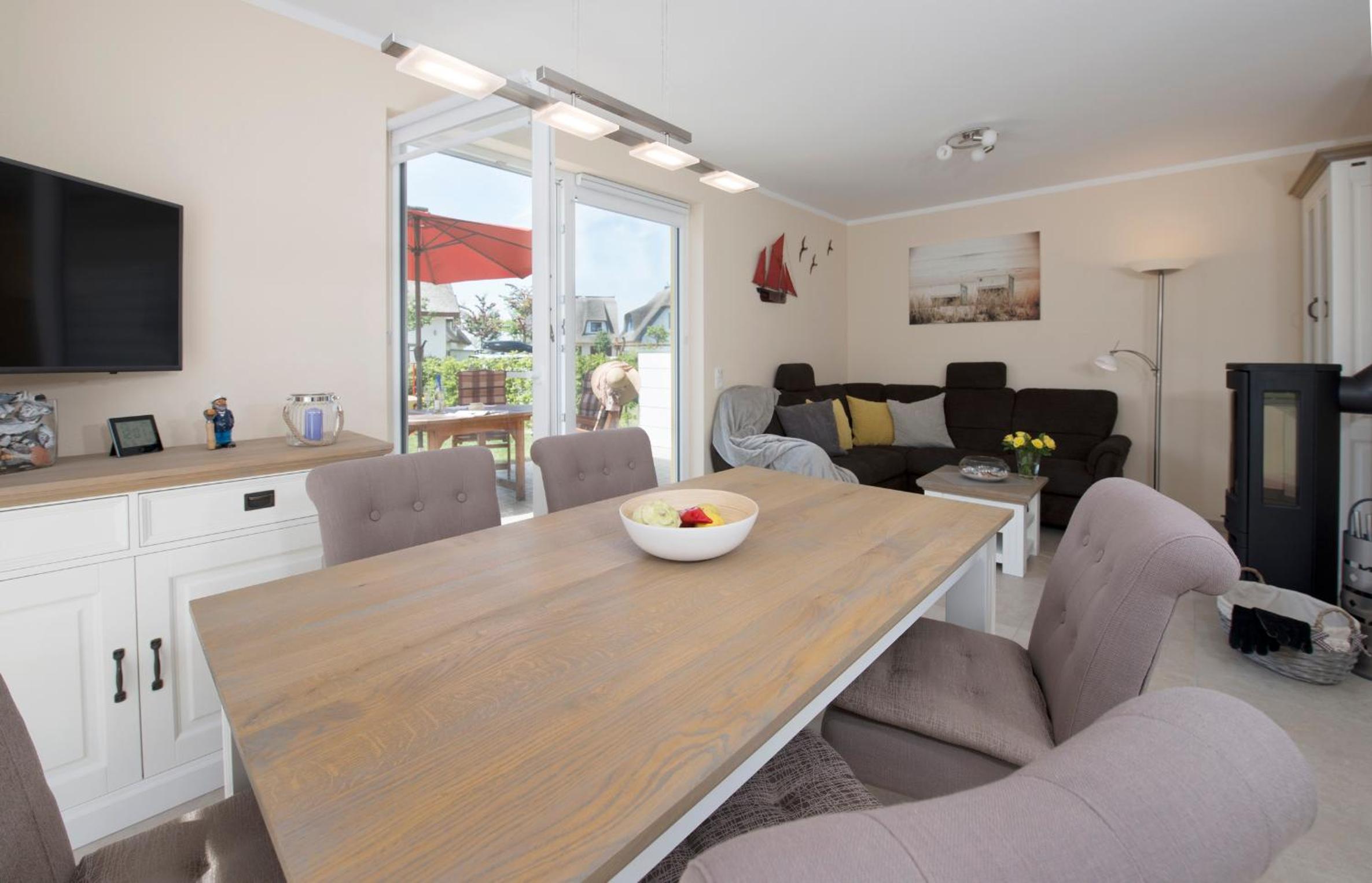 Three-Bedroom House photo 3