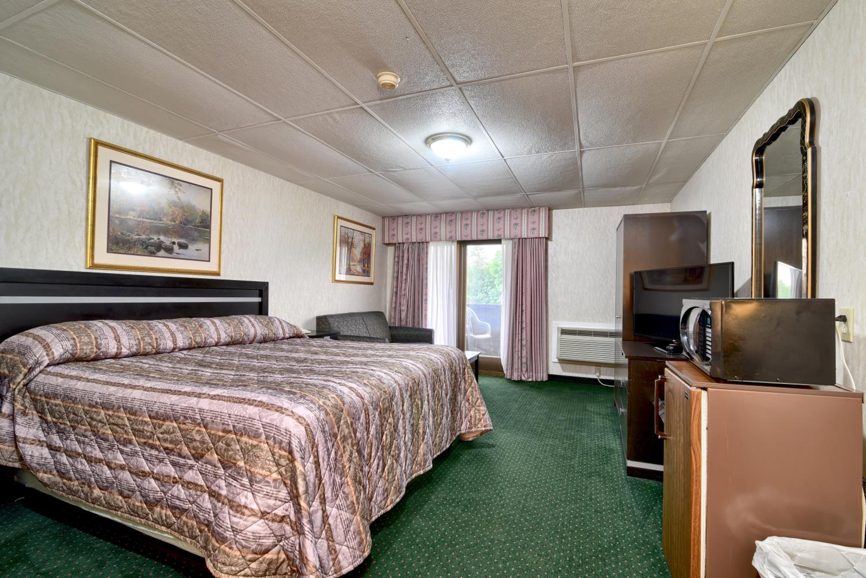 King Room with Courtside View - Photo 4
