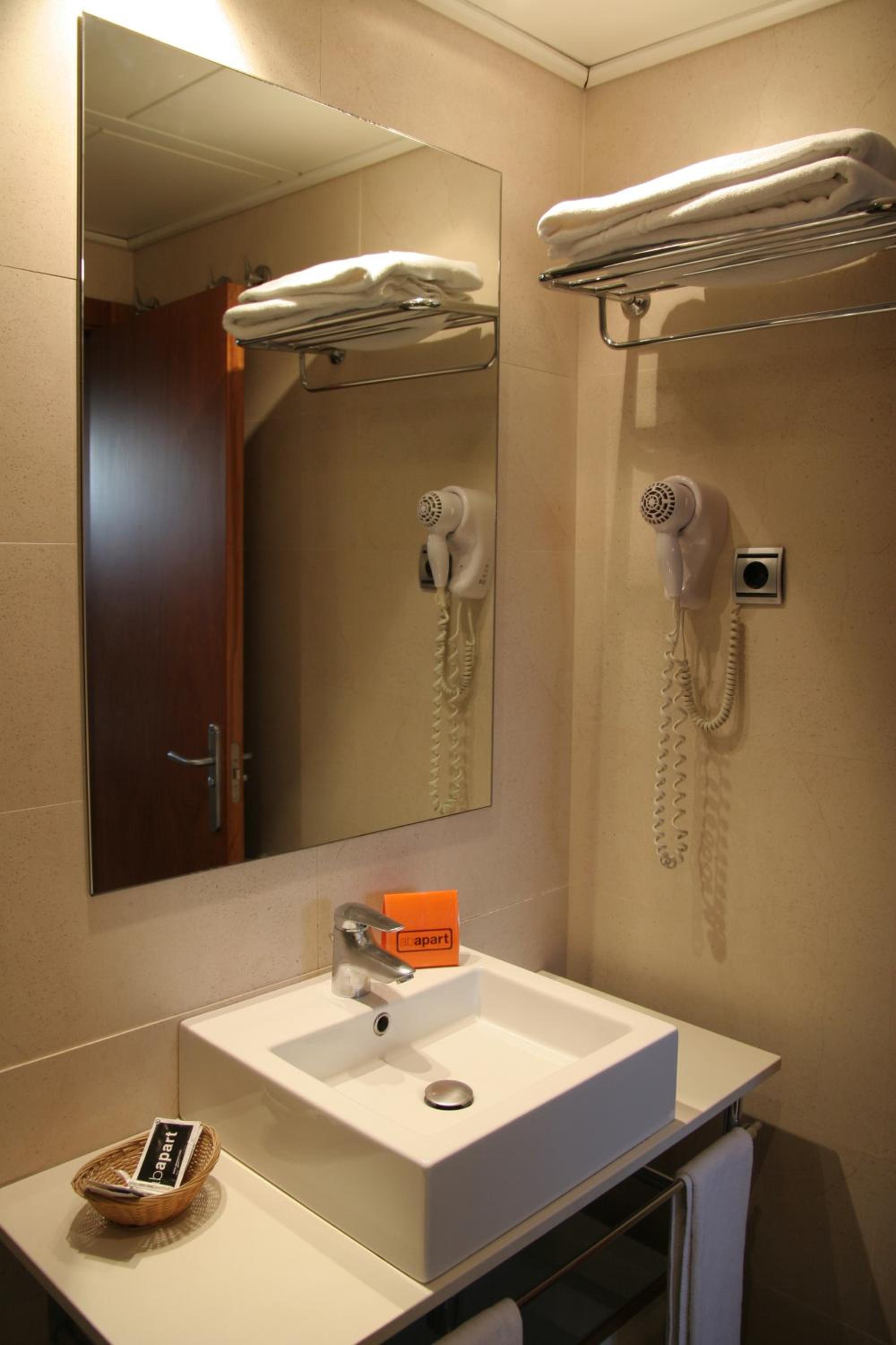 Two-Bedroom Apartment (3 Adults) photo 2