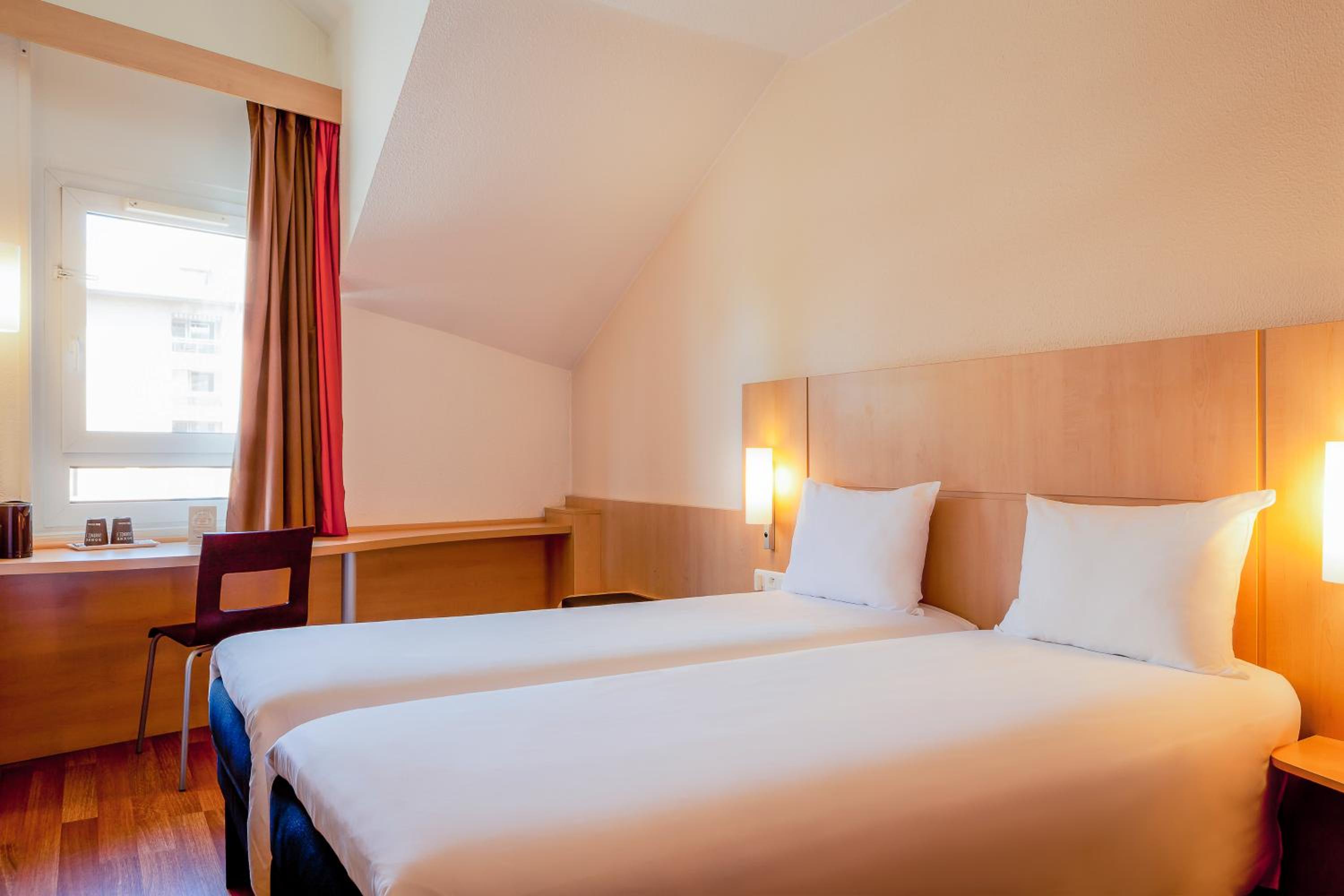 Twin Room - Photo 4