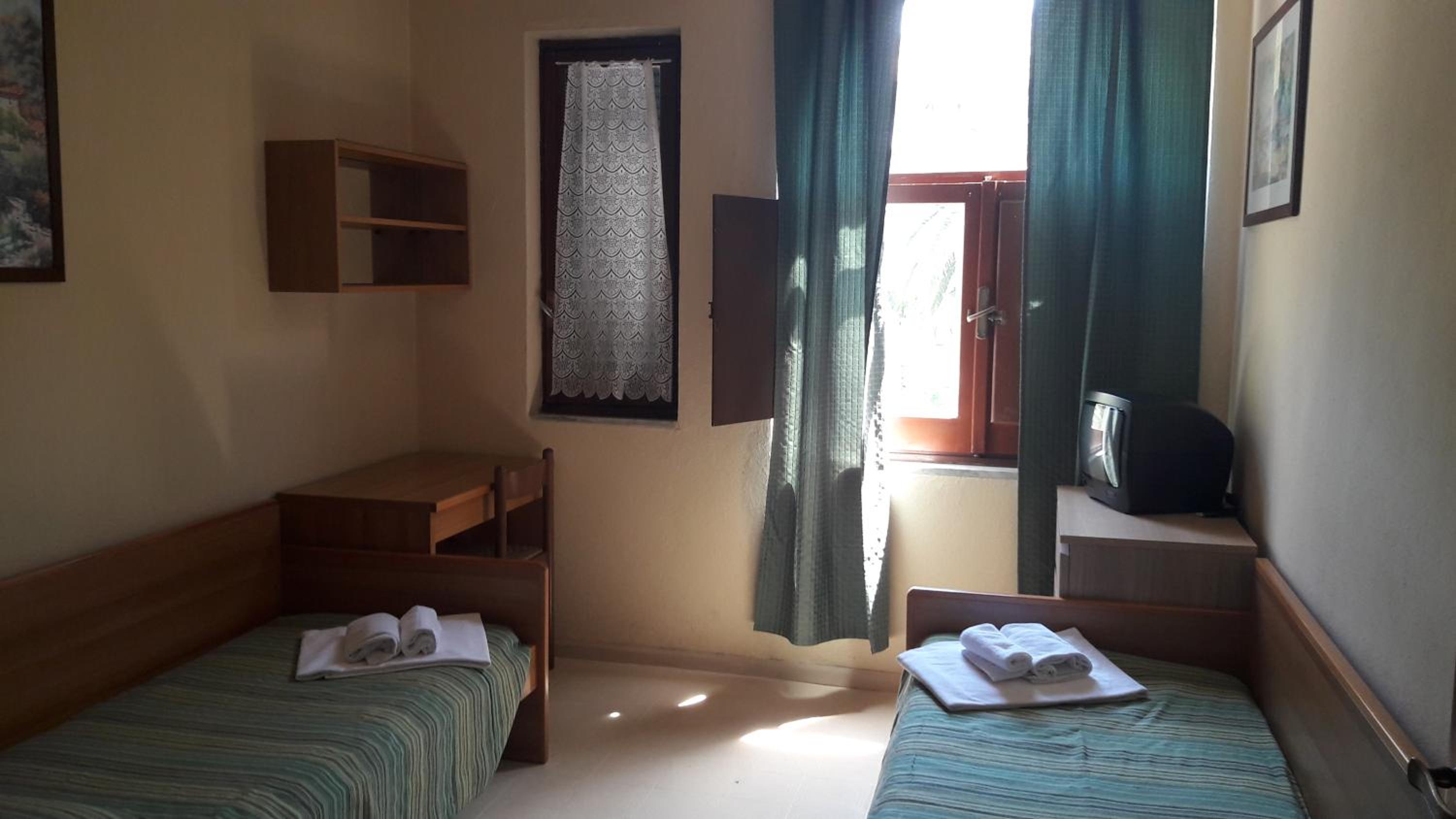 One-Bedroom Apartment (5 Adults) photo 3