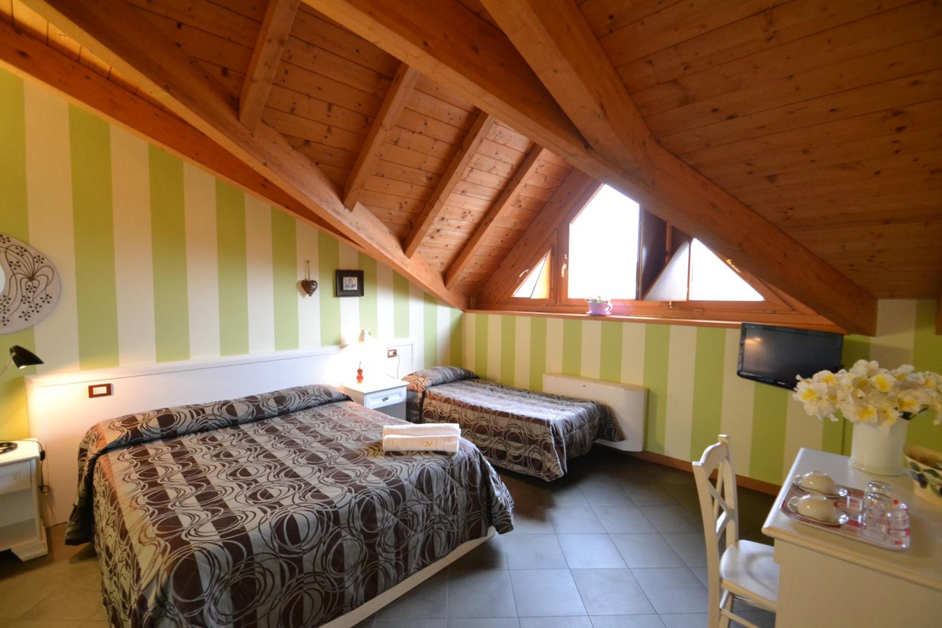 Quadruple Room with Private Bathroom