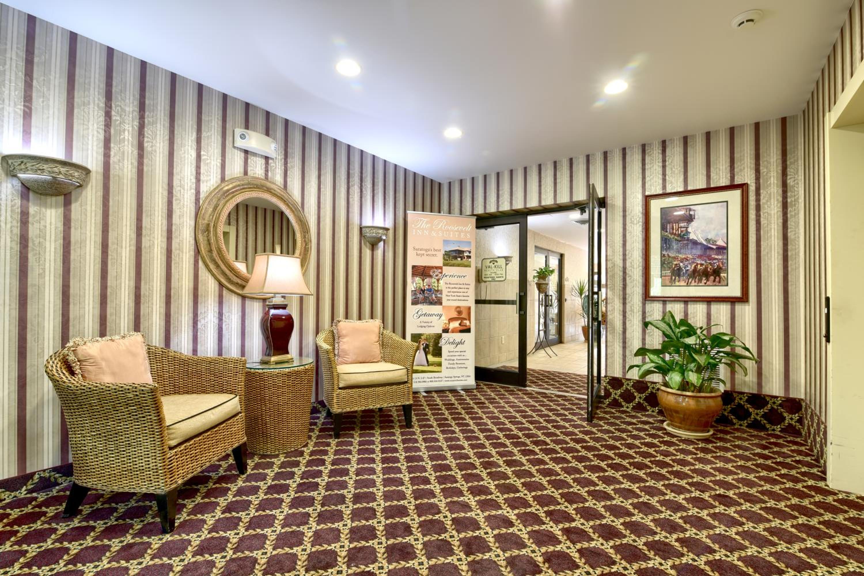 Executive Suite with Balcony - Photo 8