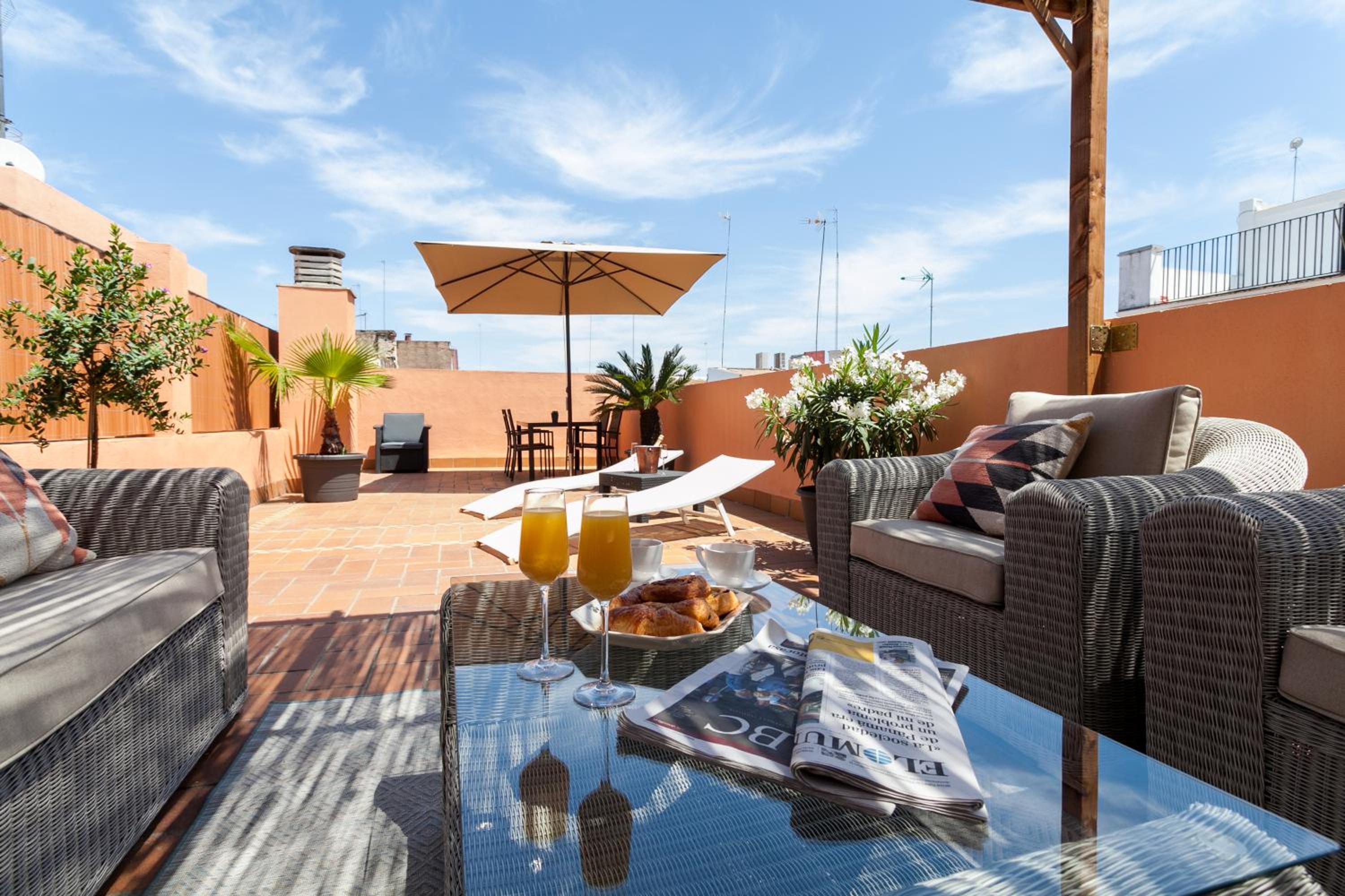 Apartment with Terrace - Photo 18