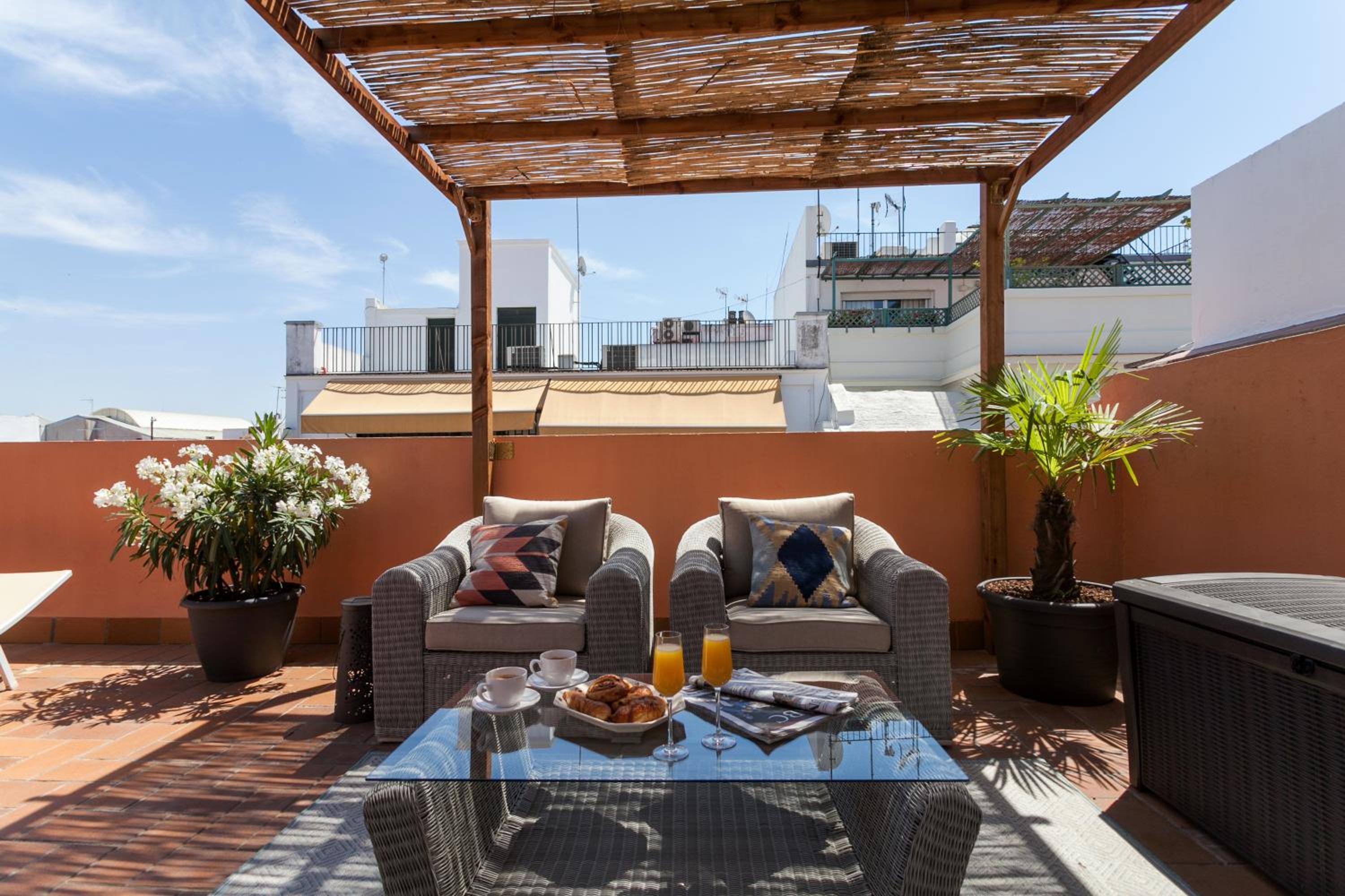 Apartment with Terrace - Photo 24