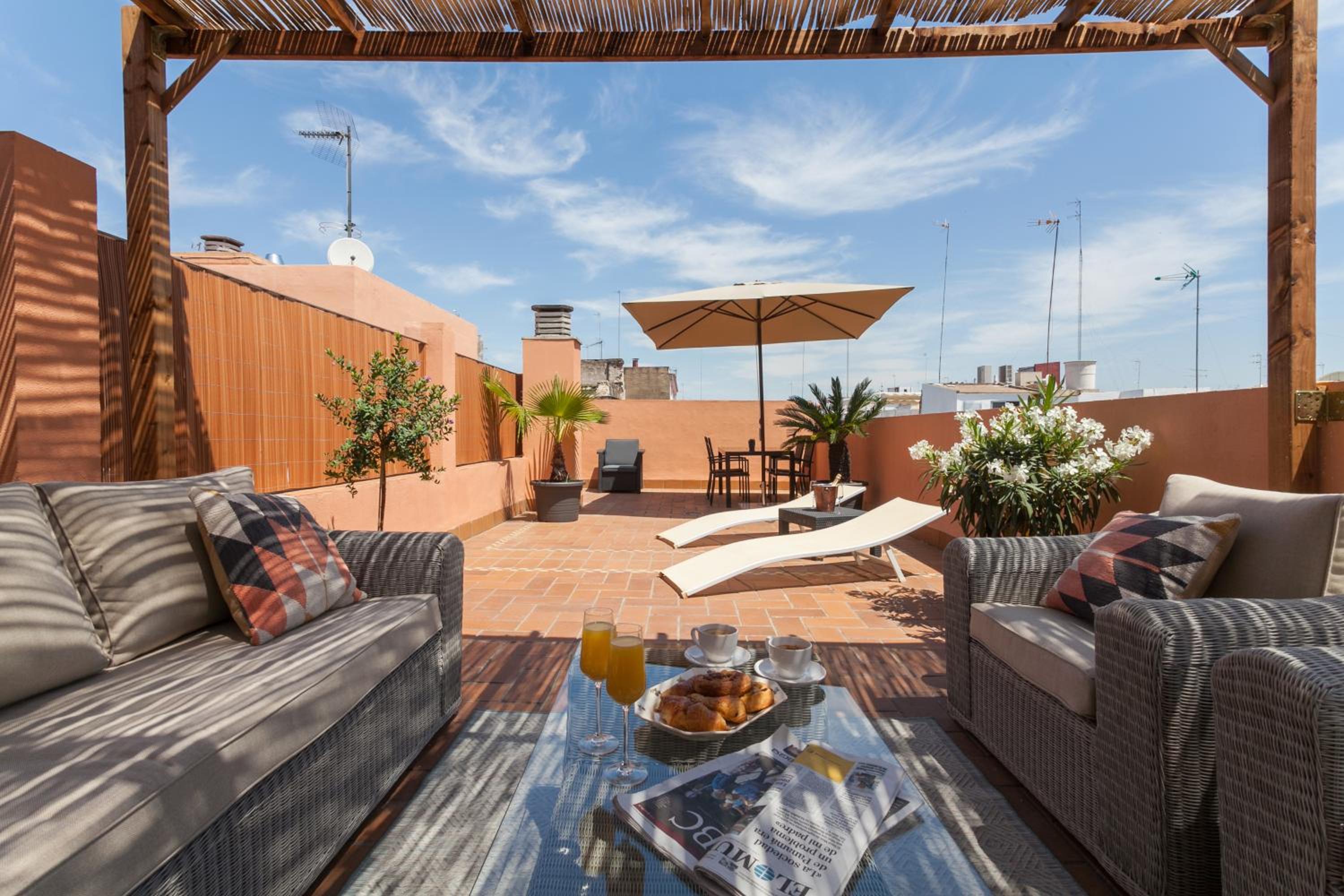 Apartment with Terrace - Photo 30