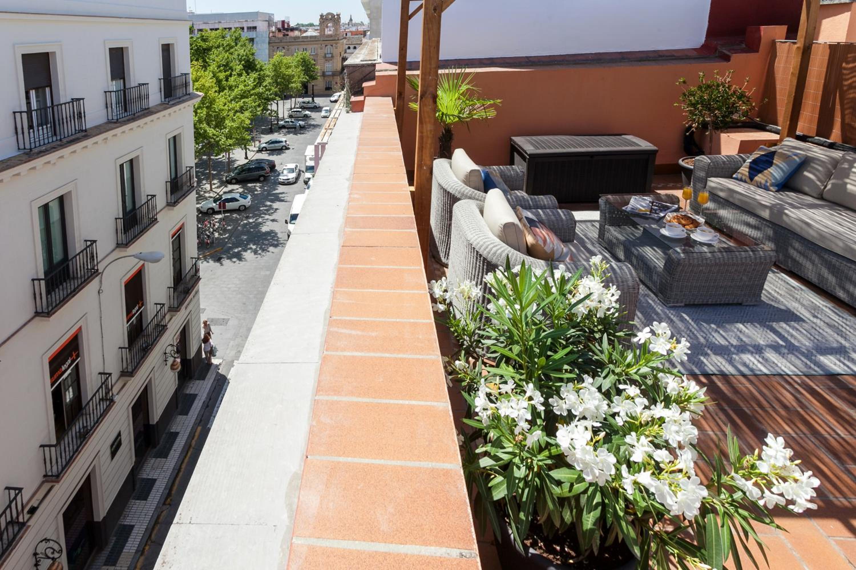 Apartment with Terrace - Photo 33