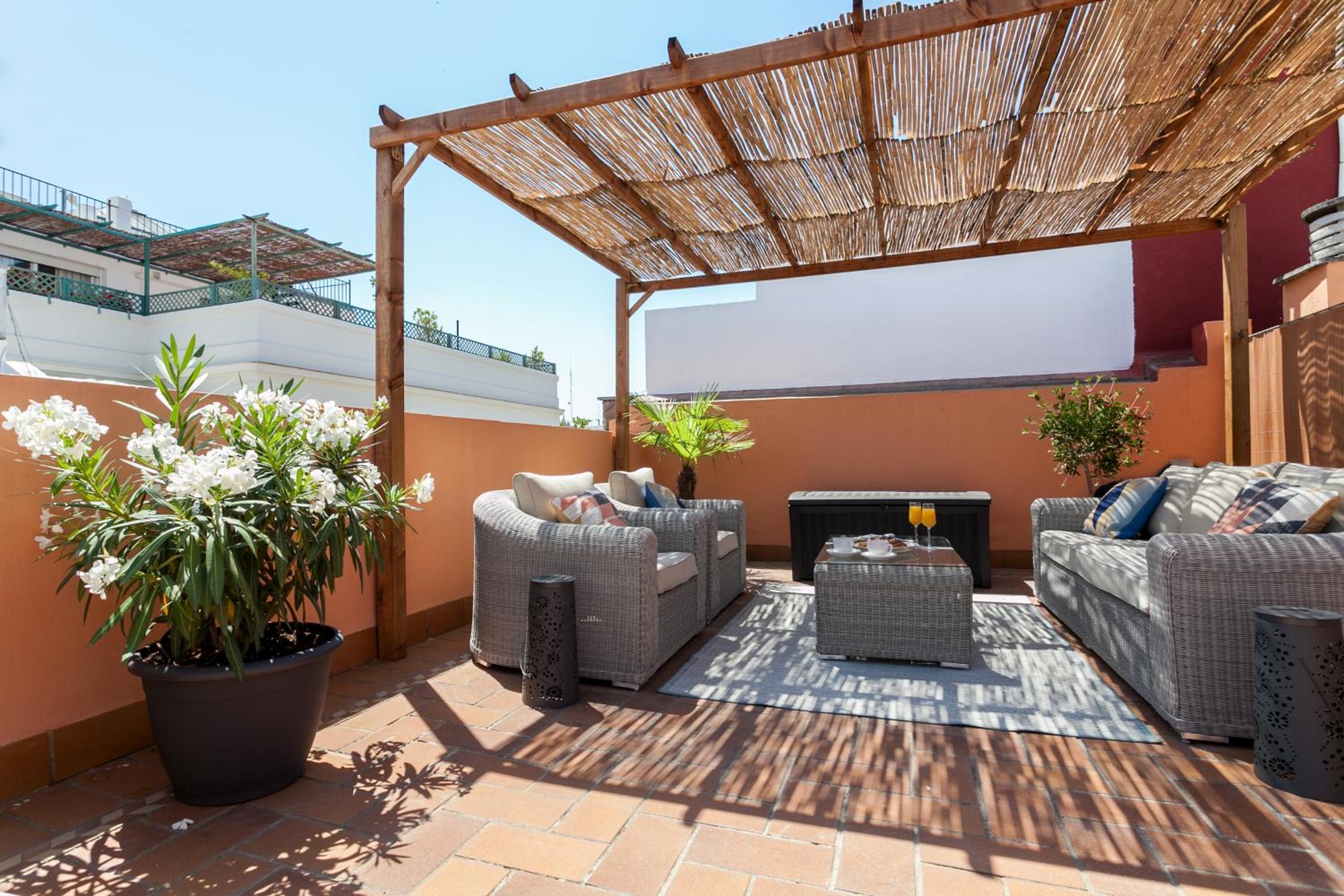 Apartment with Terrace - Photo 4