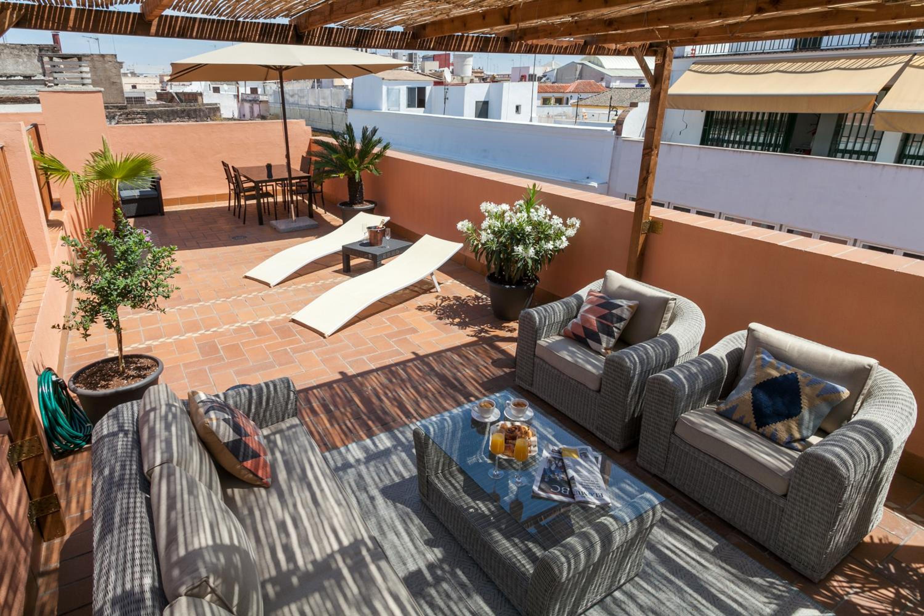 Apartment with Terrace - Photo 5