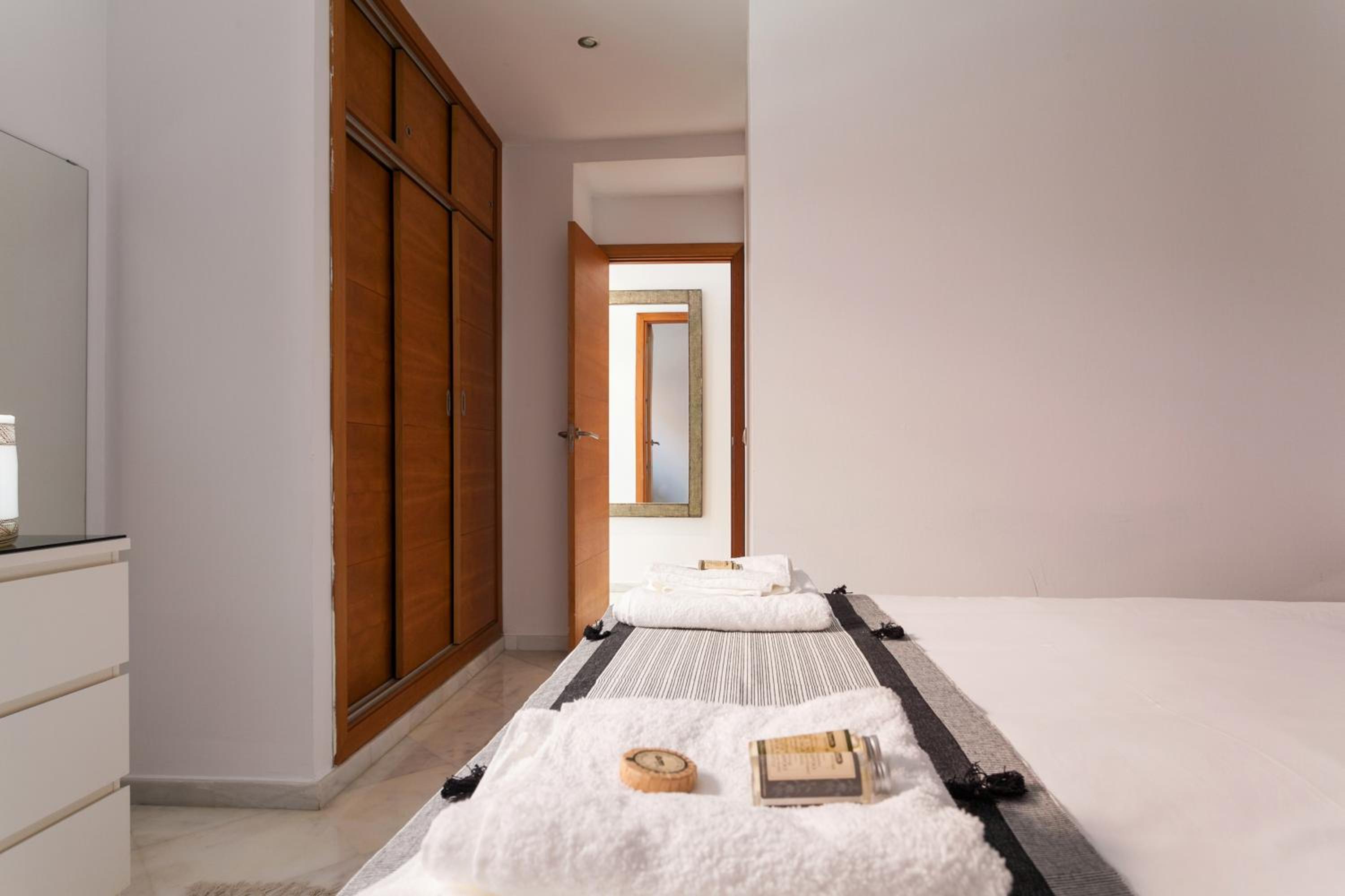 Apartment with Terrace - Photo 9
