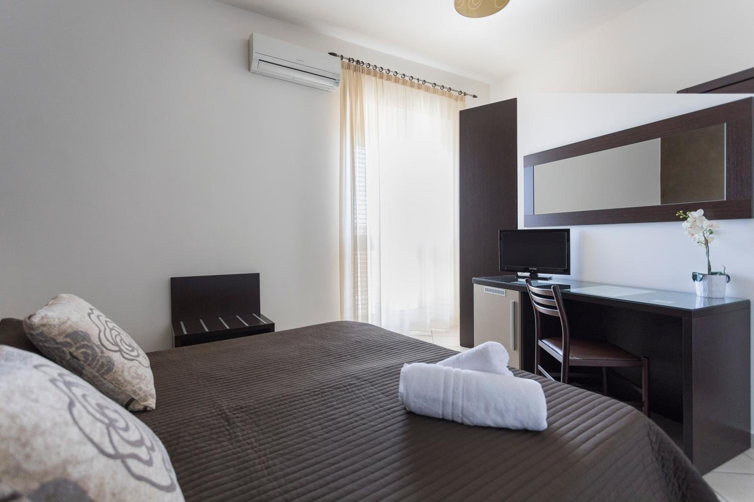 Economy Triple Room photo 1