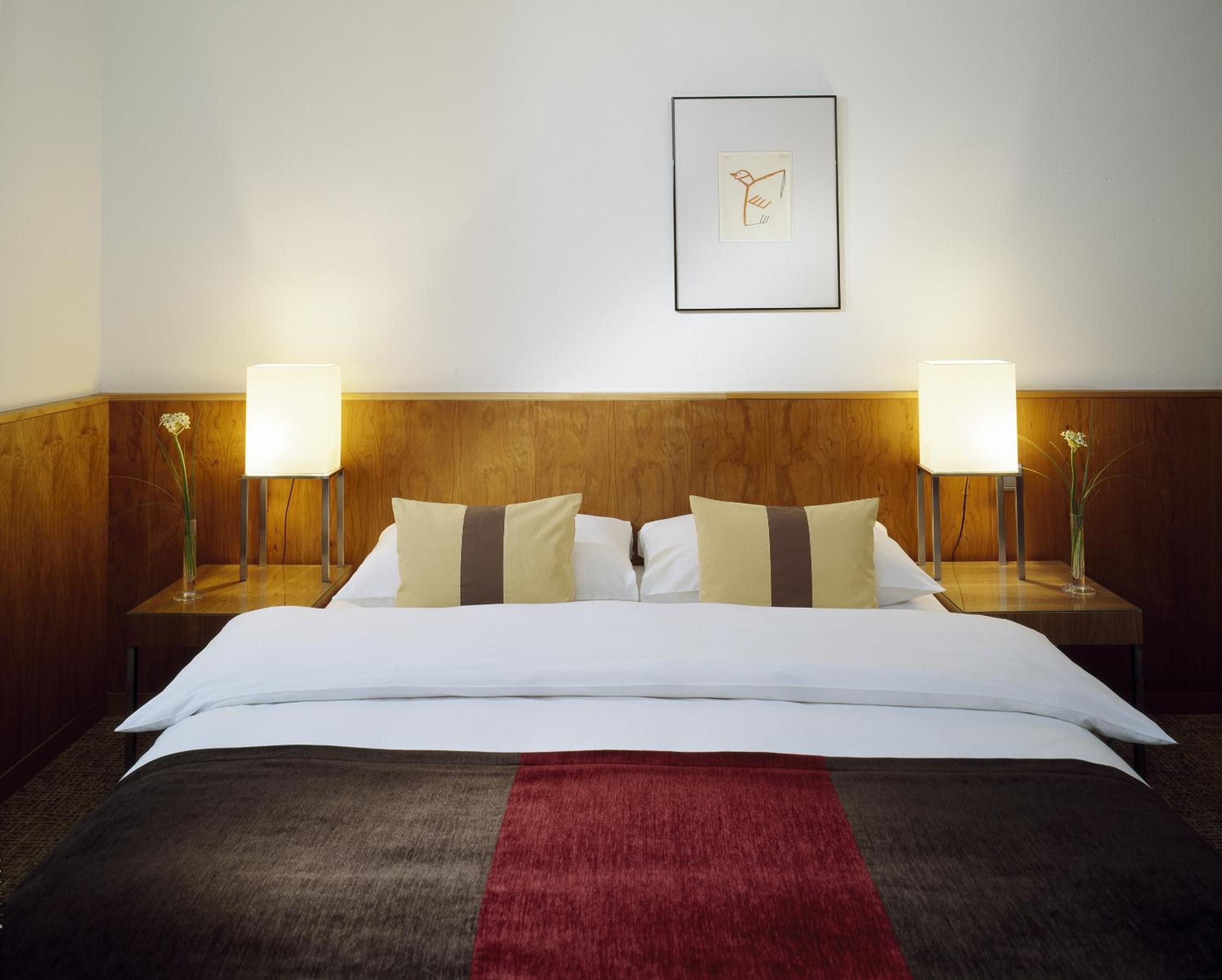 Bed & Sleeping Area