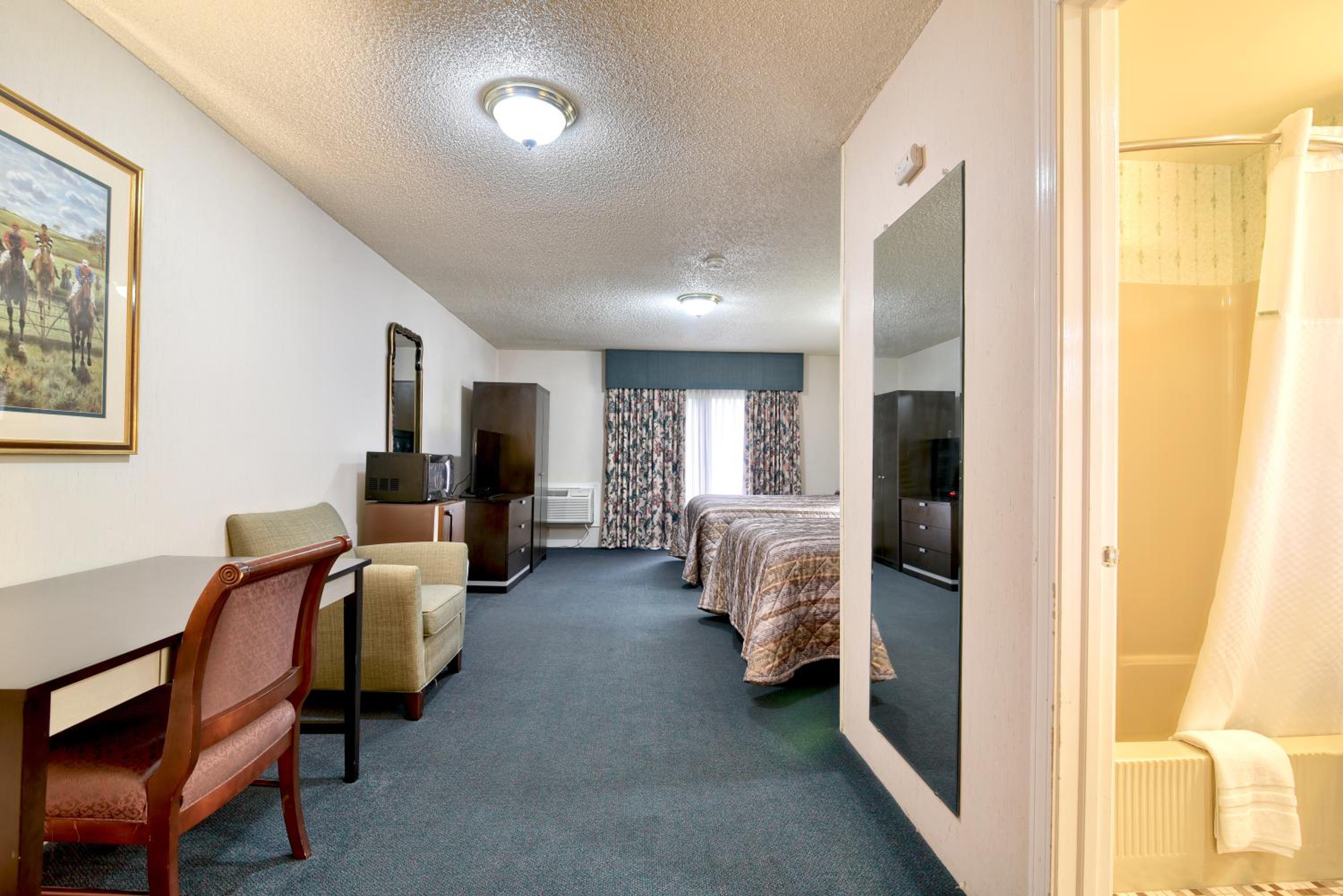 Double Room with Courtside View - Photo 5