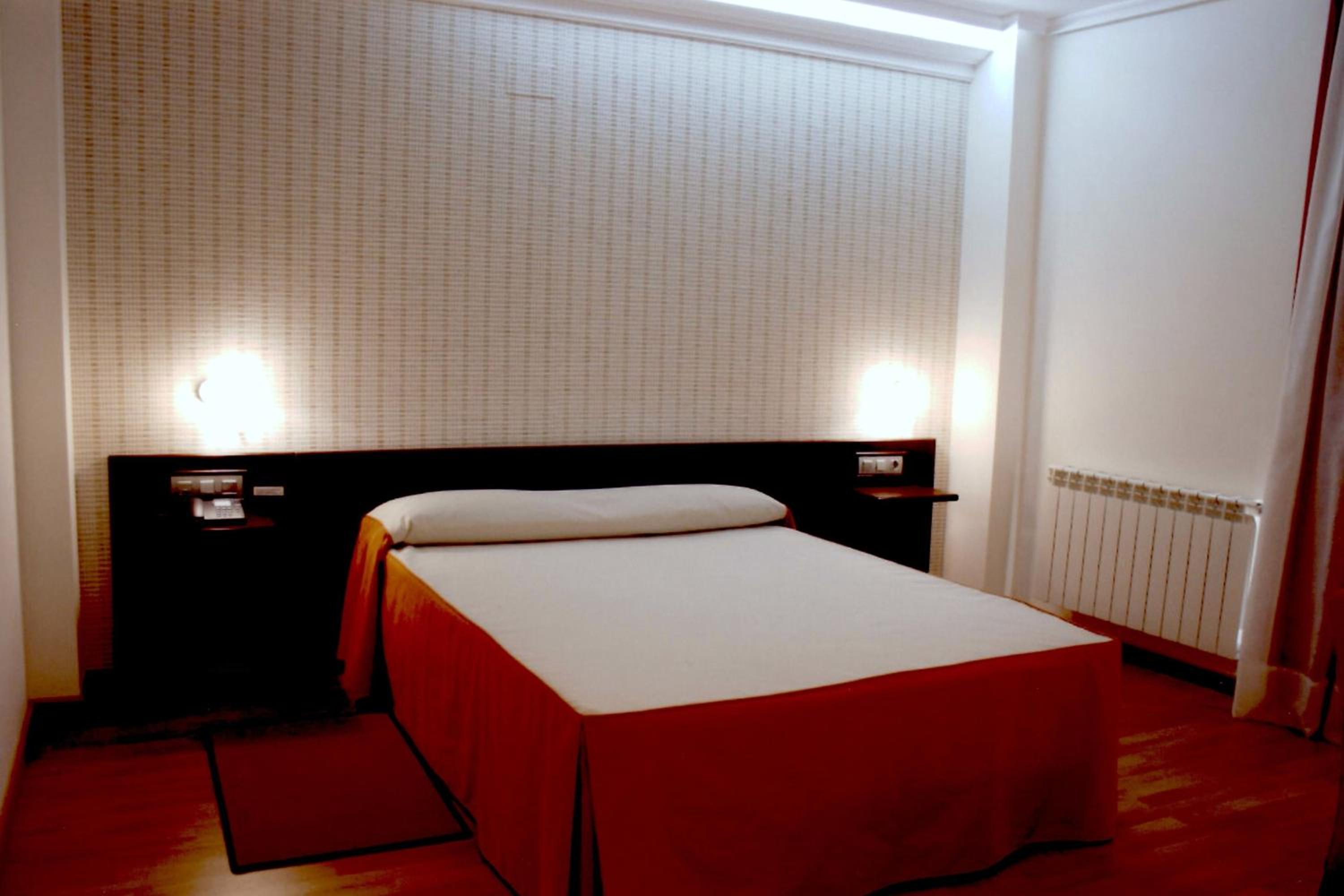 Double or Twin Room - Photo 11