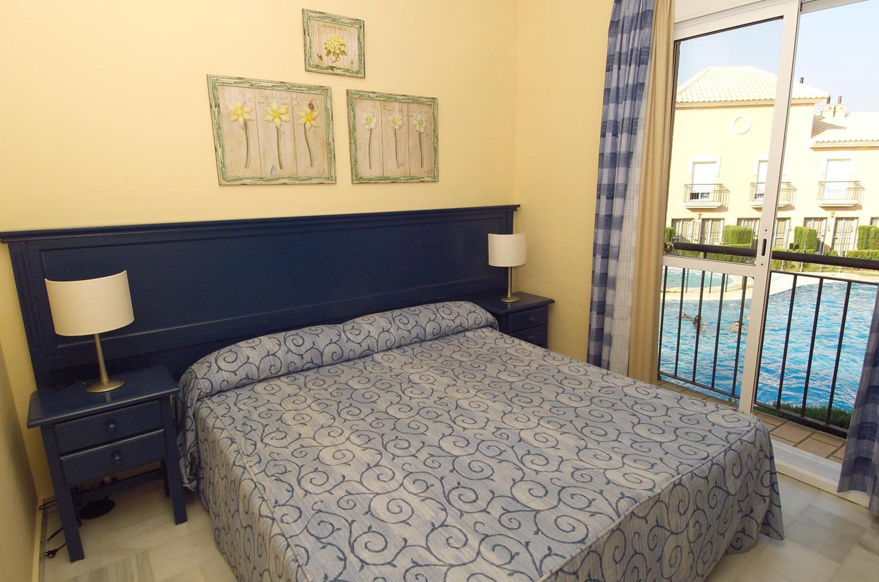 Apartamento de Dos Dormitorios en área de piscina