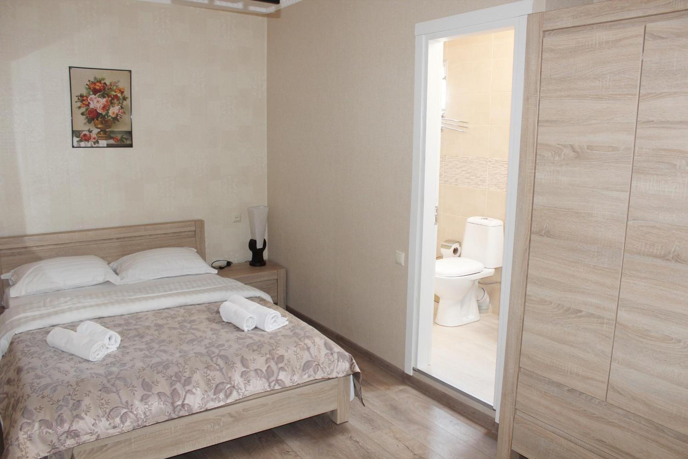 Standard Double Room - Photo 12