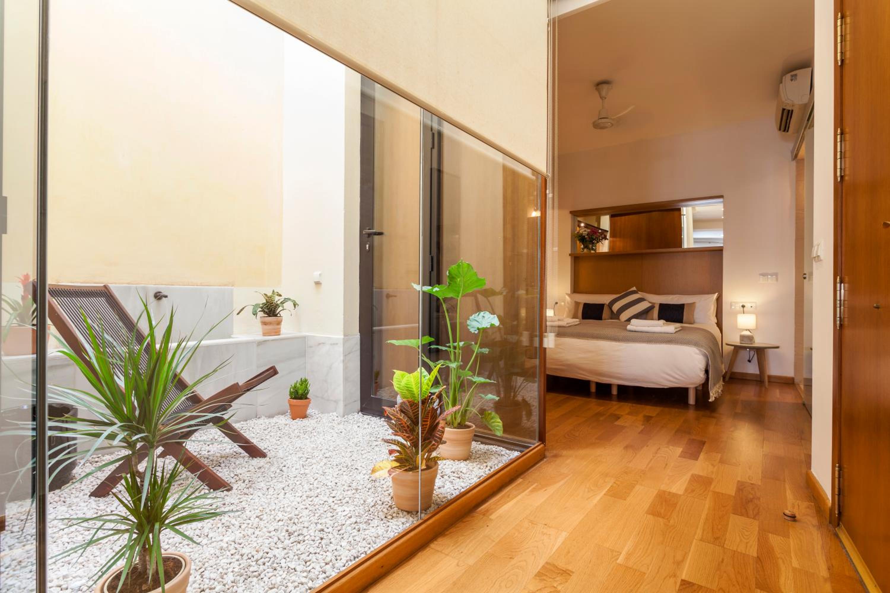 Apartment with Balcony - Photo 3