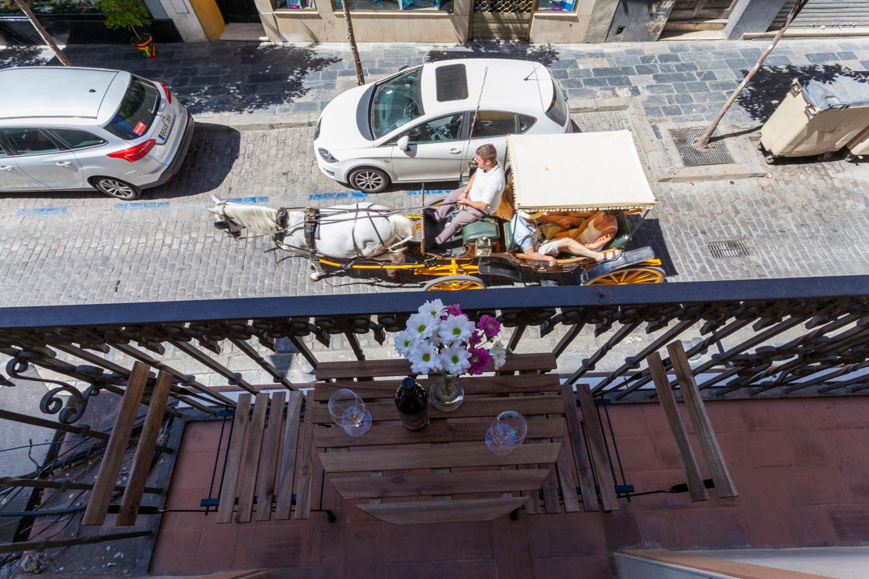 Apartment with Balcony - Photo 5