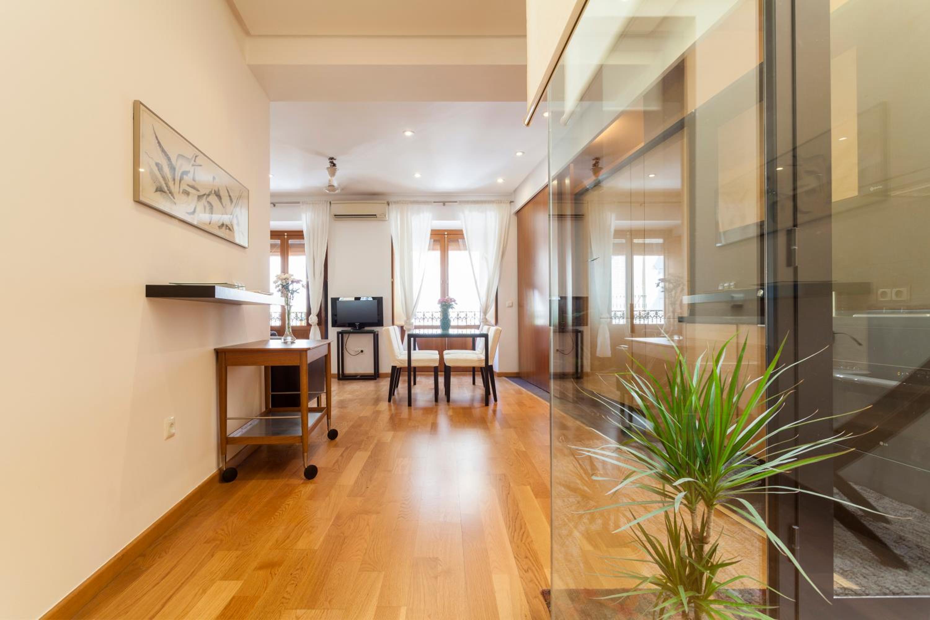 Apartment with Balcony - Photo 9
