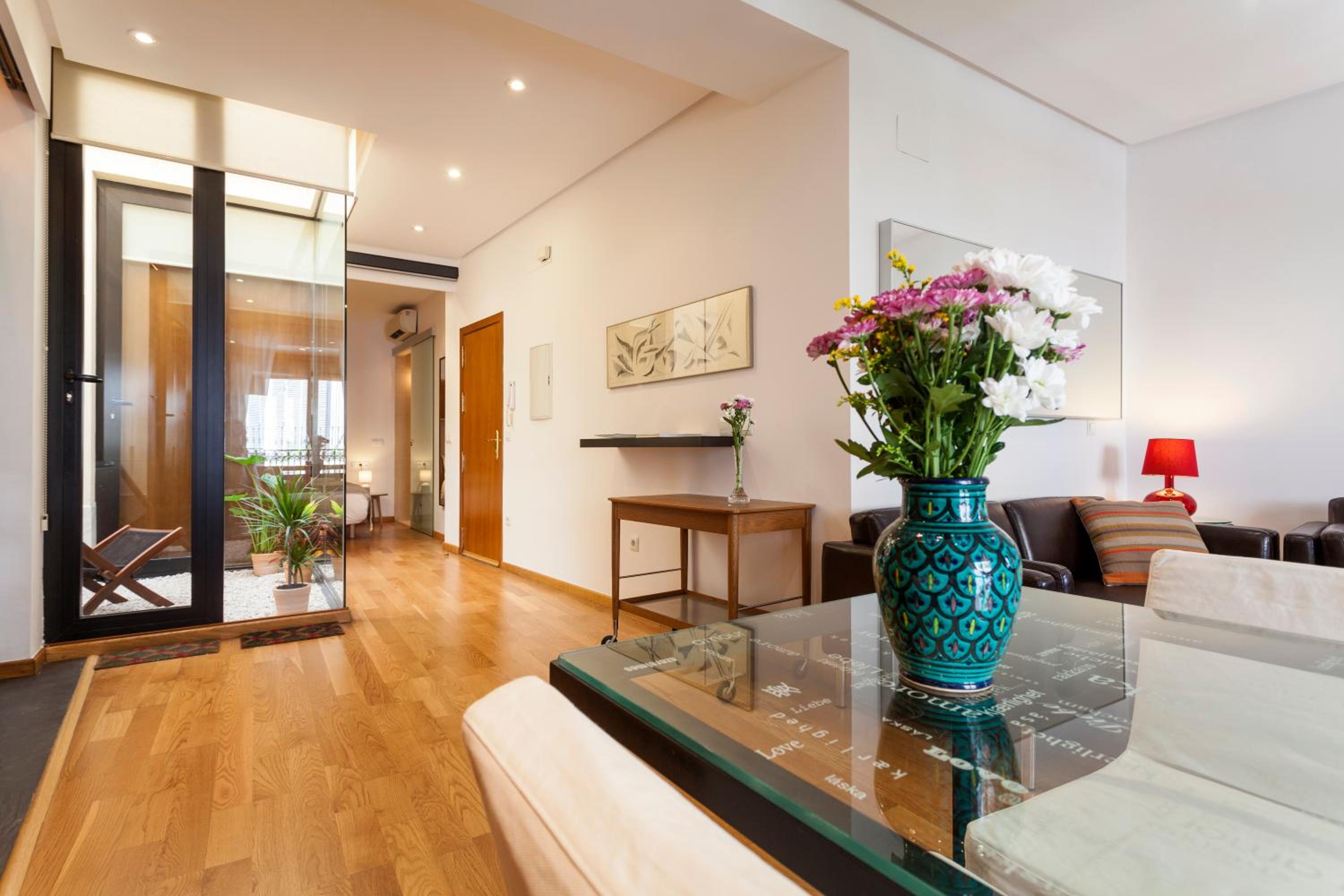 Apartment with Balcony - Photo 14