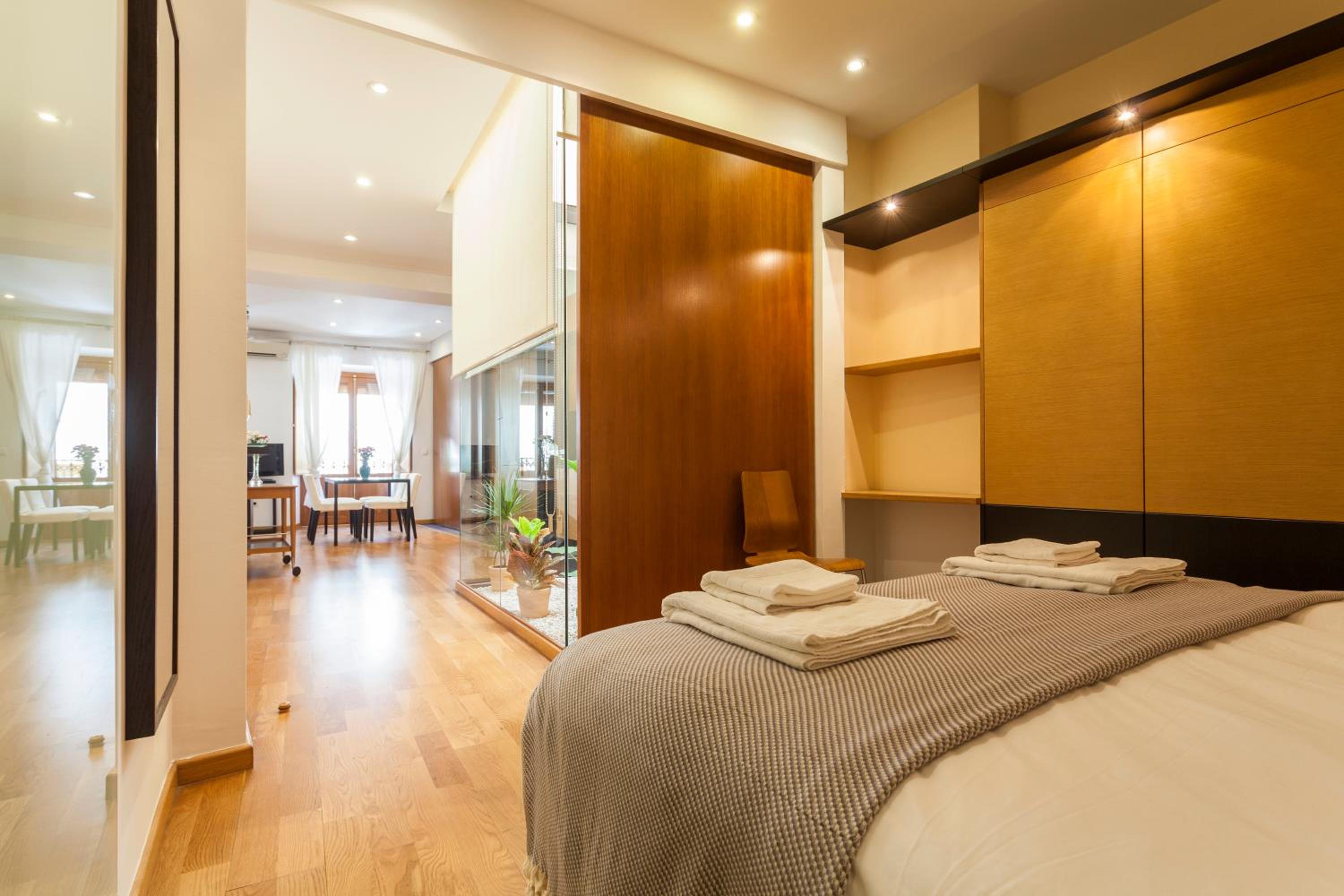 Apartment with Balcony - Photo 16