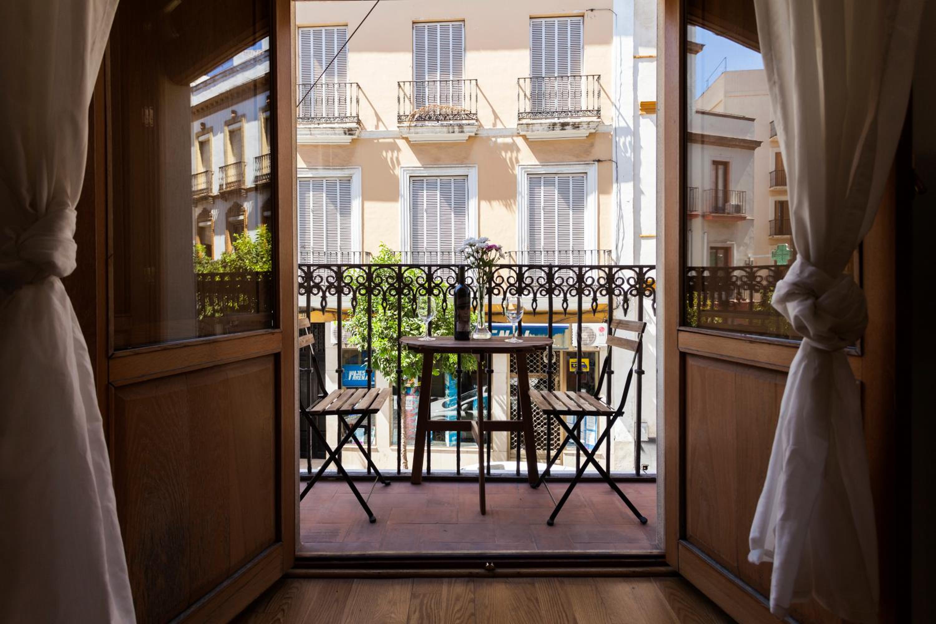 Apartment with Balcony - Photo 17