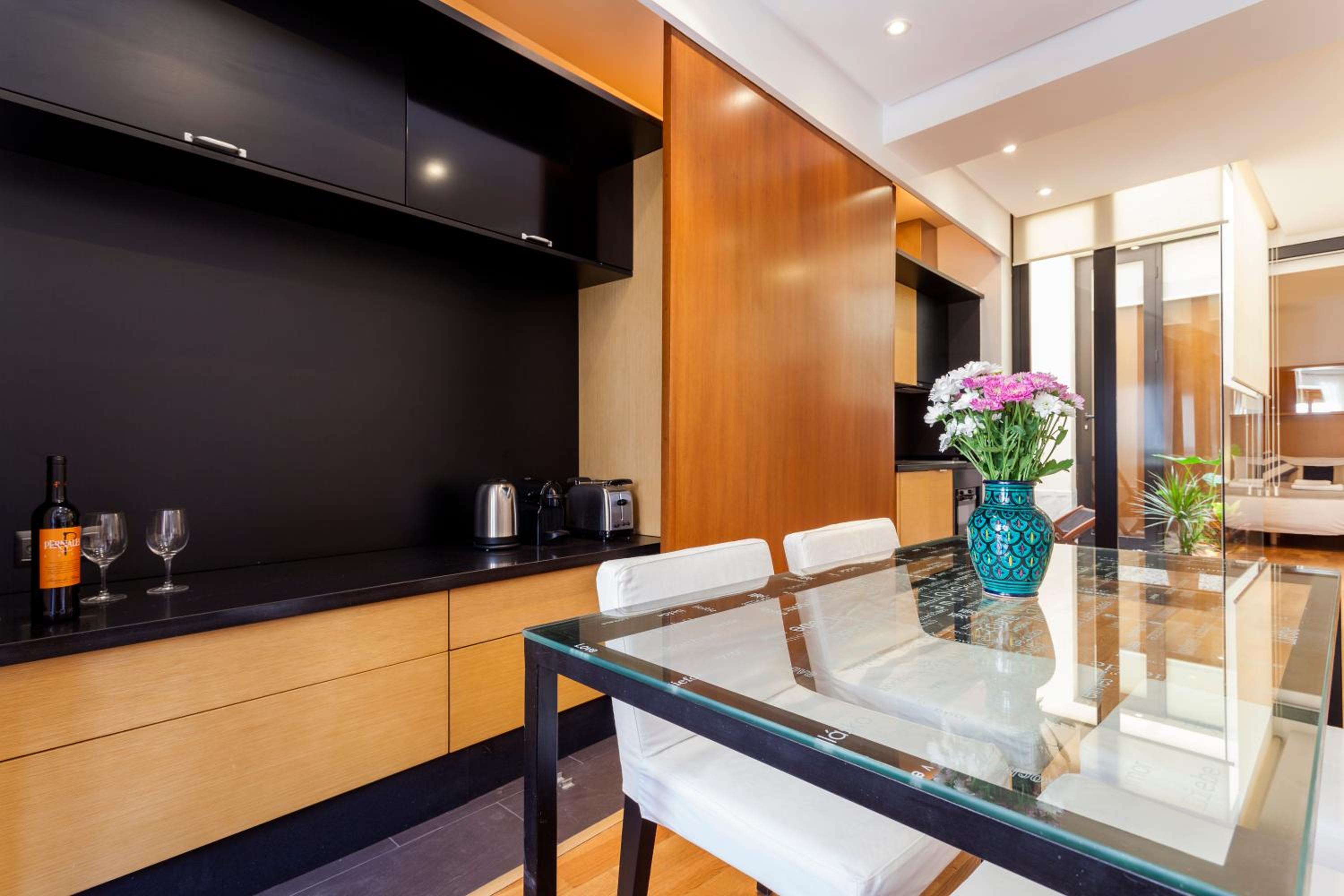 Apartment with Balcony - Photo 19