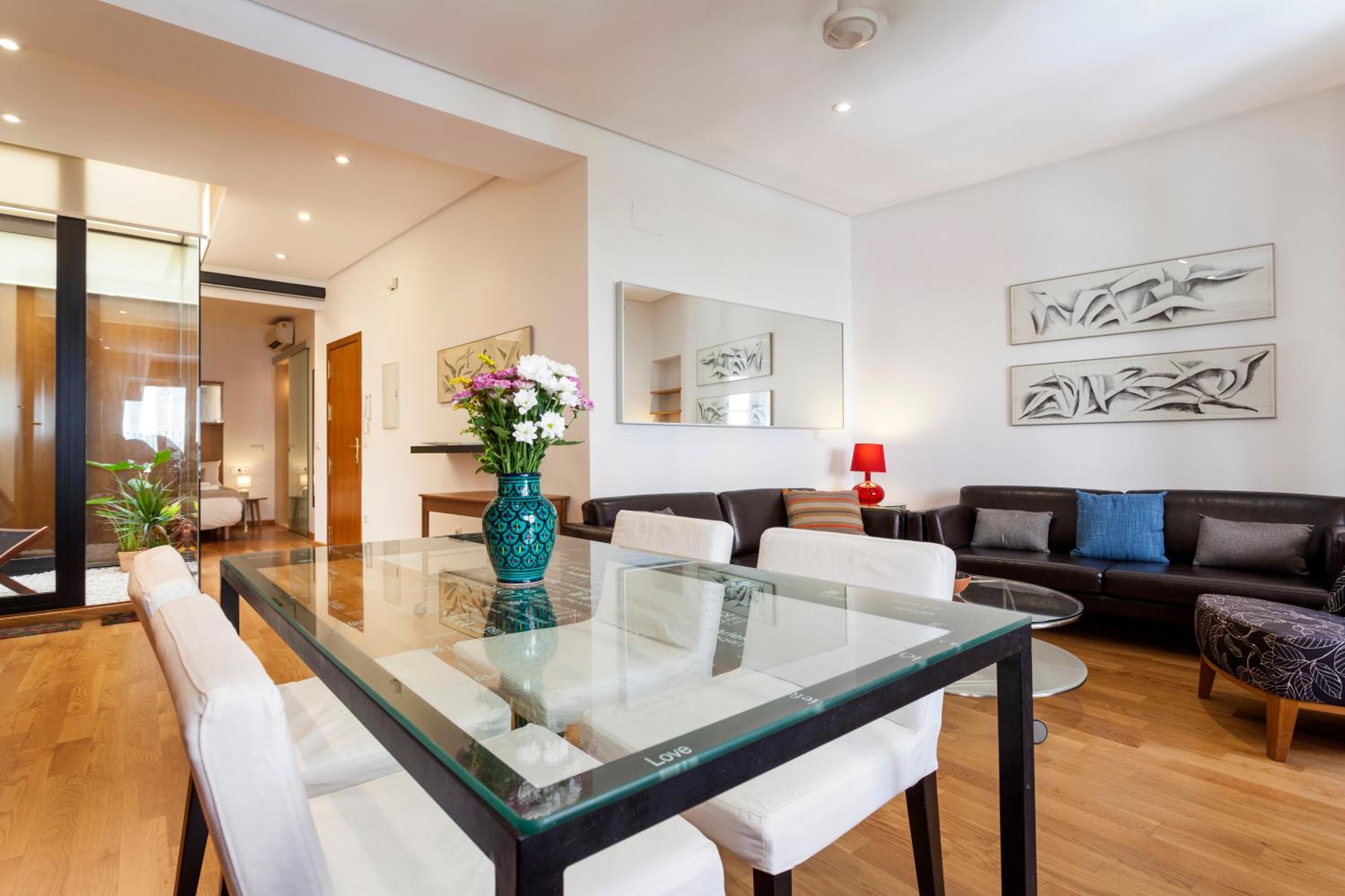 Apartment with Balcony - Photo 20