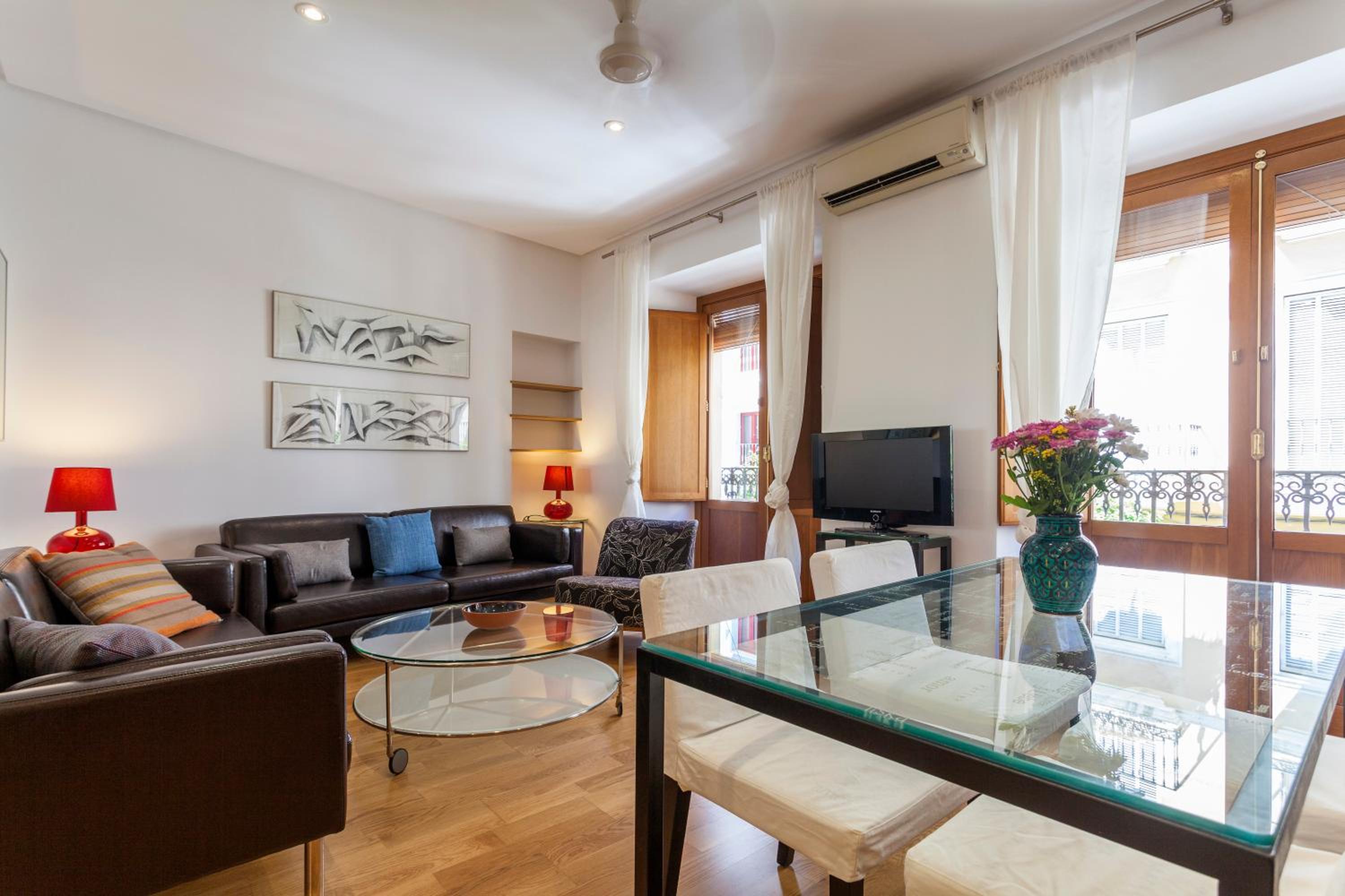 Apartment with Balcony - Photo 21