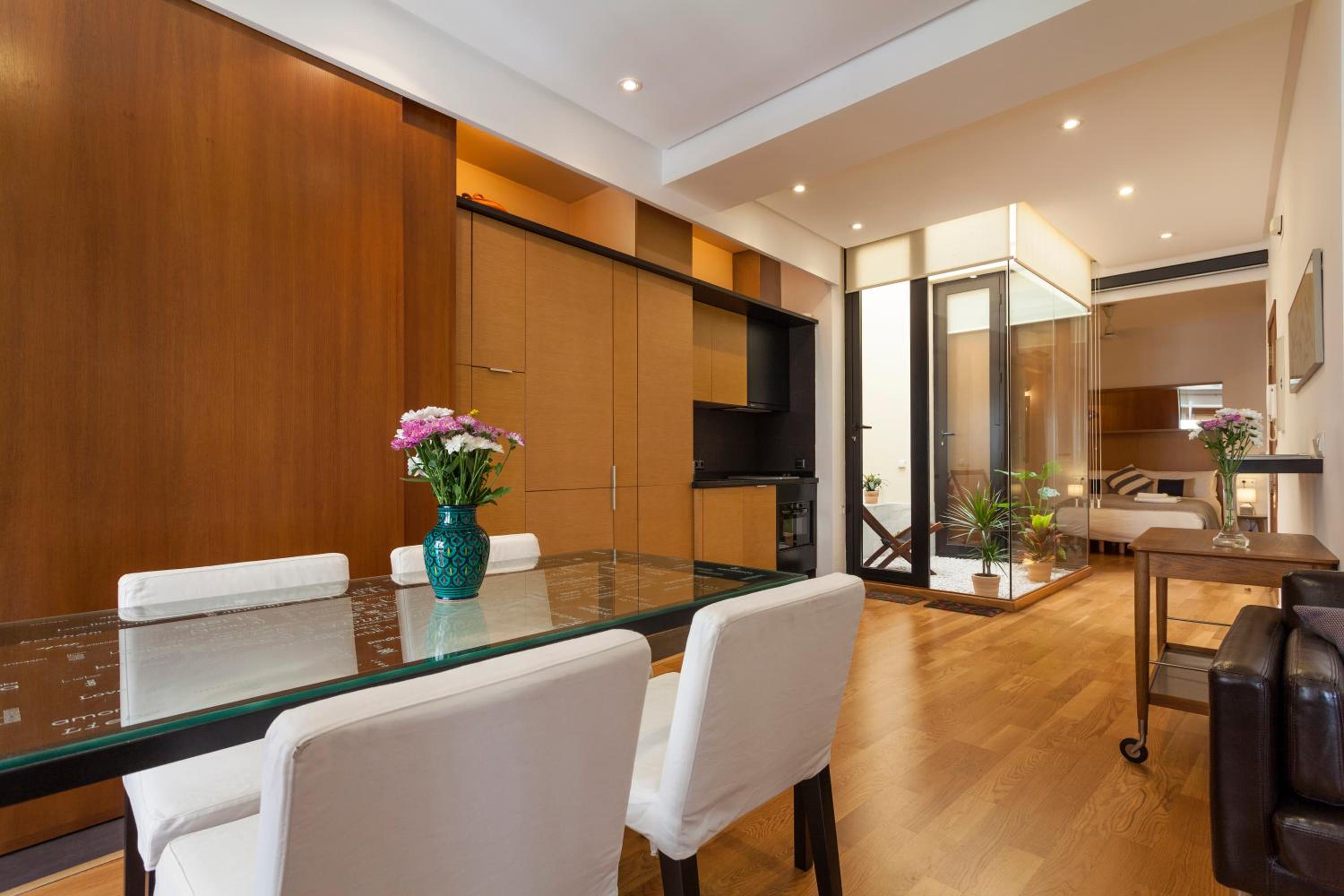 Apartment with Balcony - Photo 22