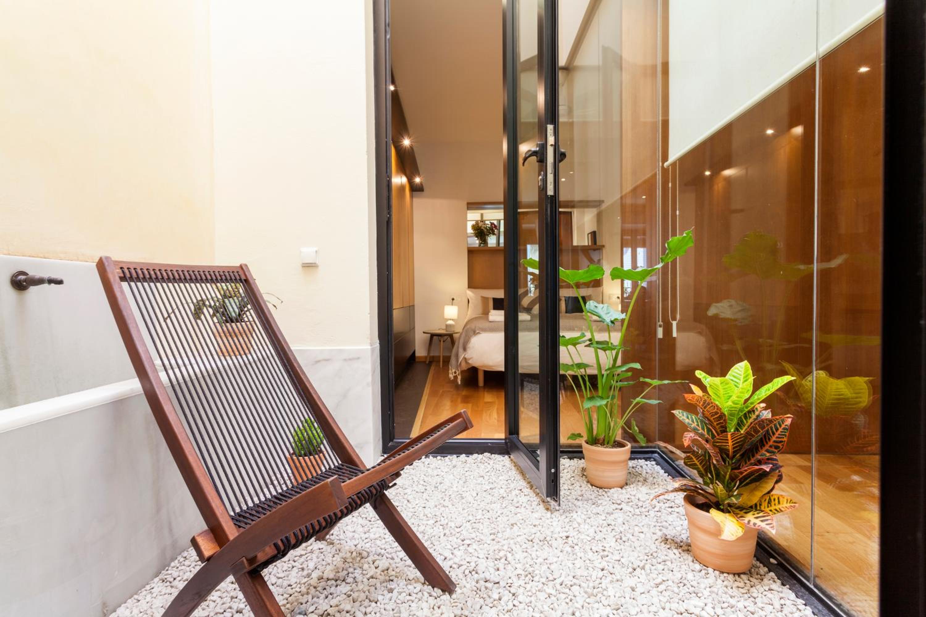Apartment with Balcony - Photo 29