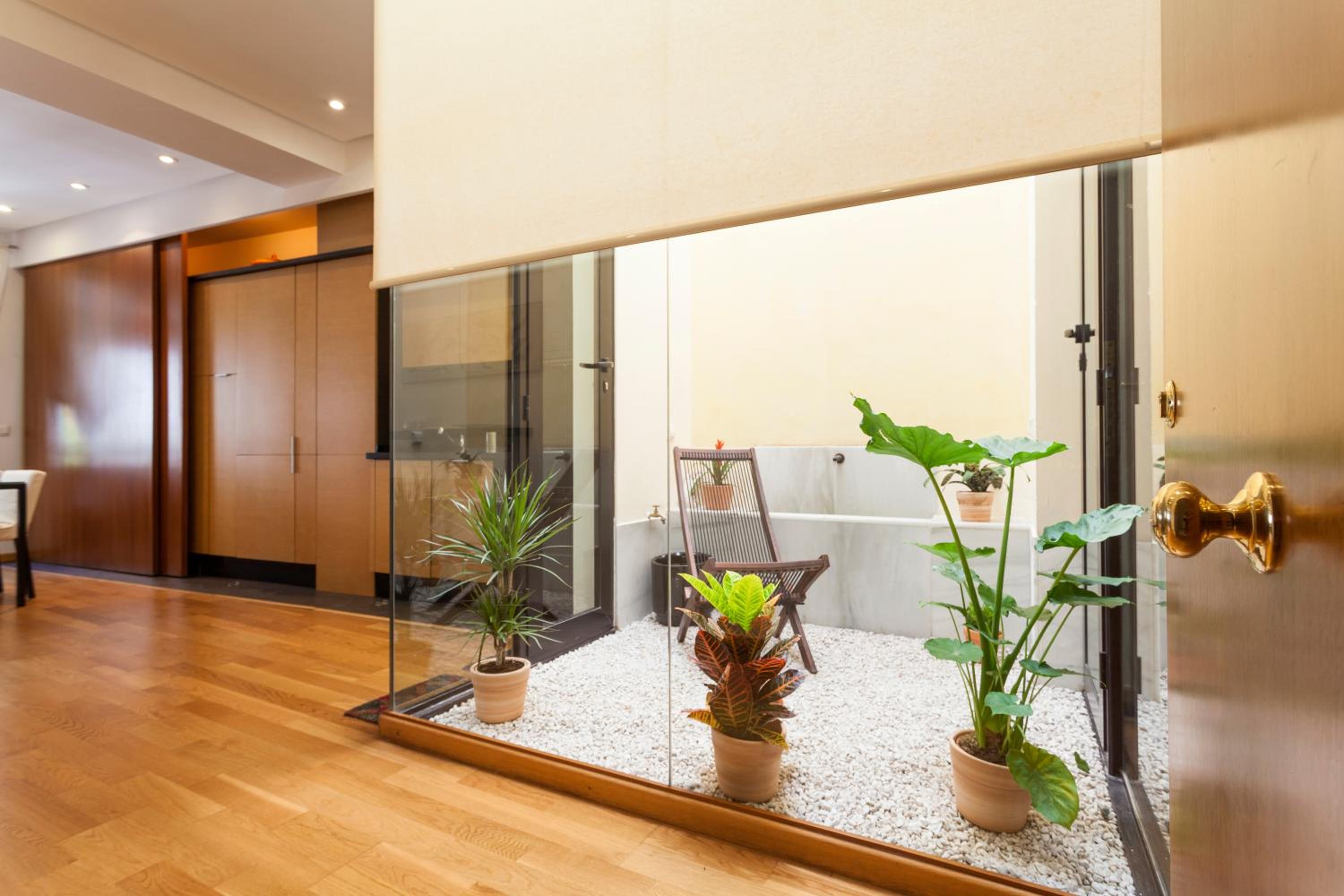 Apartment with Balcony - Photo 30