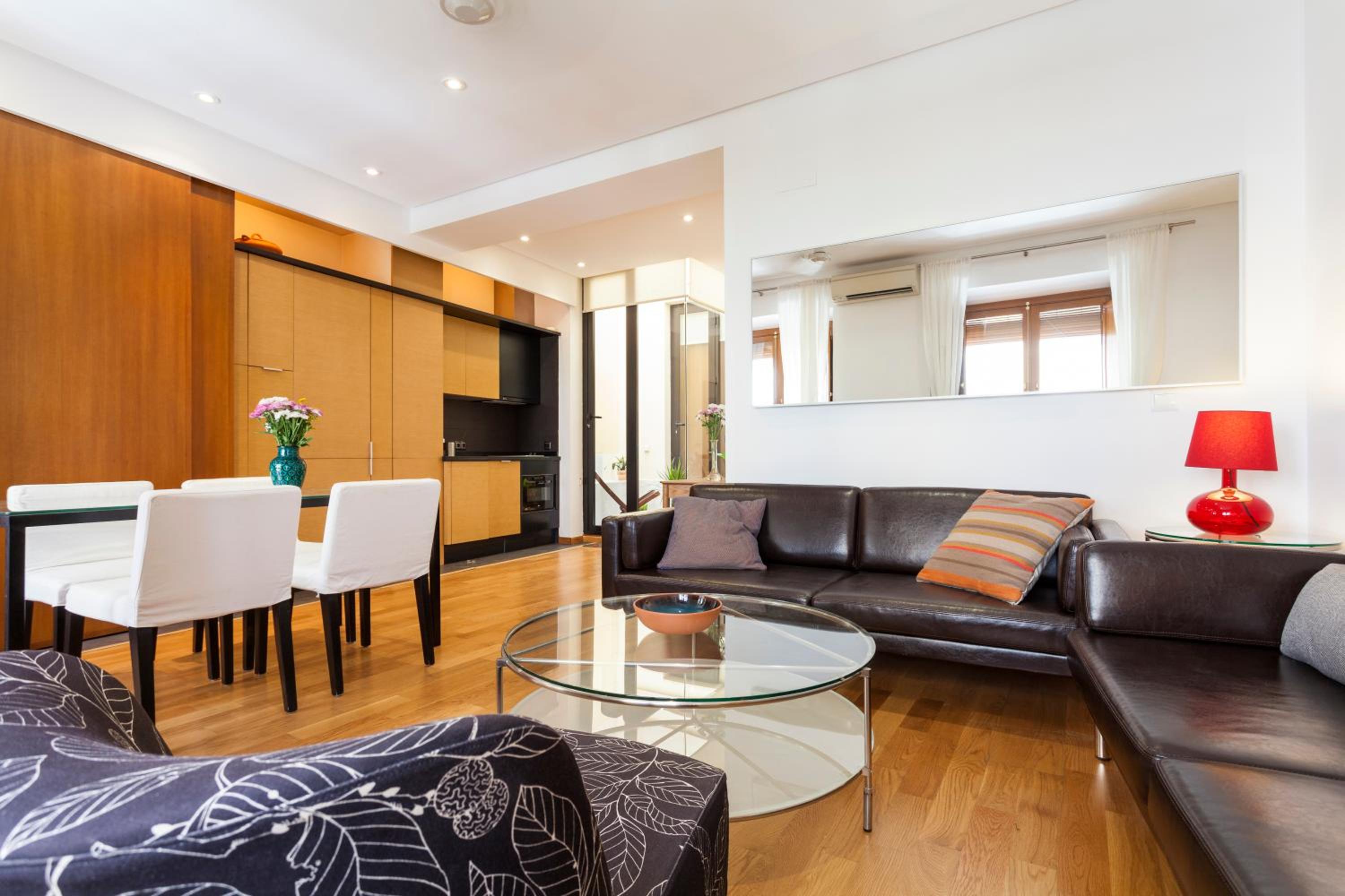 Apartment with Balcony - Photo 31