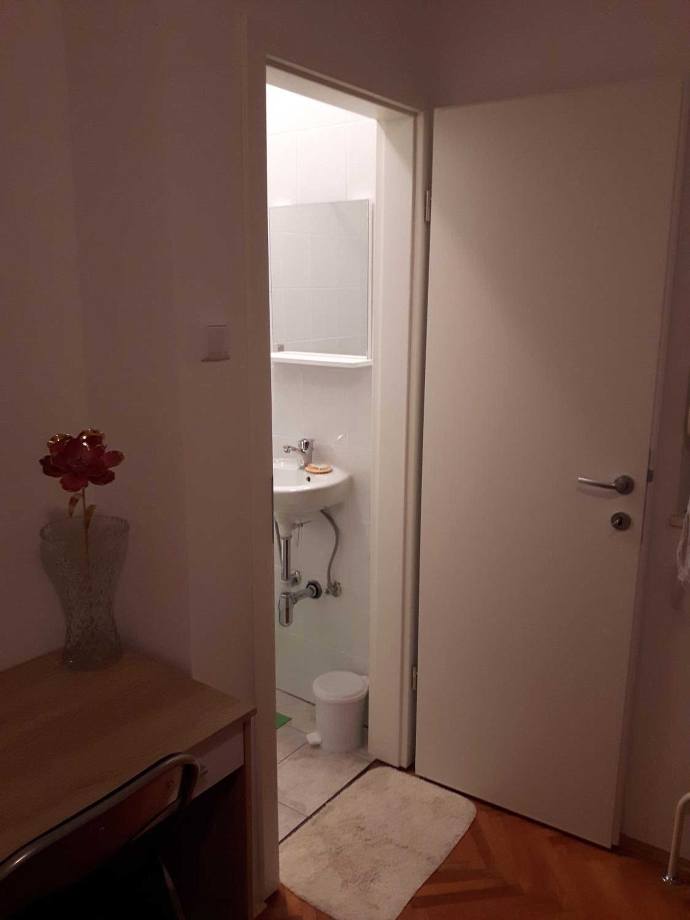 Twin Room with Extra Bed - Photo 2