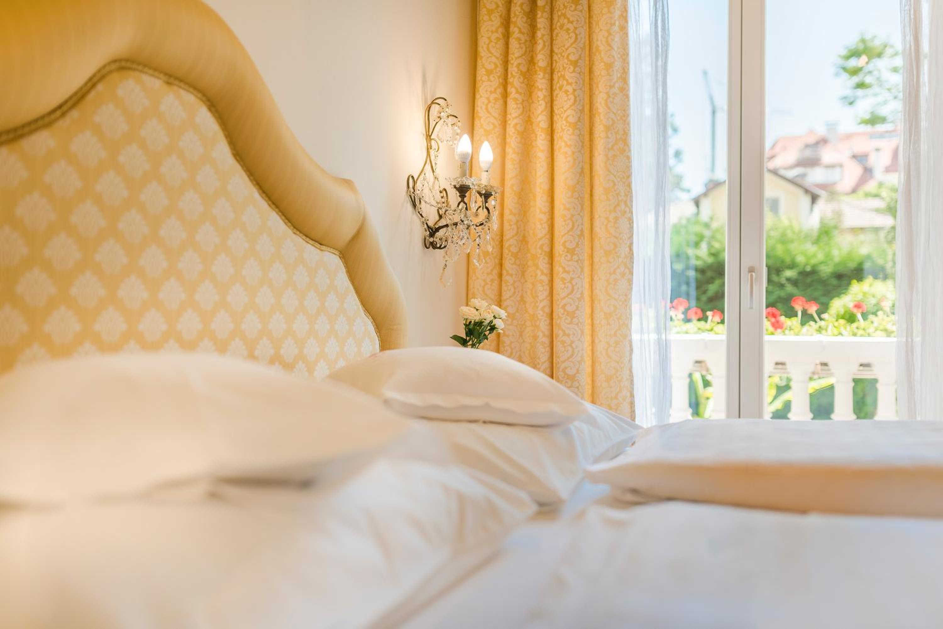 Deluxe Suite - Photo 11