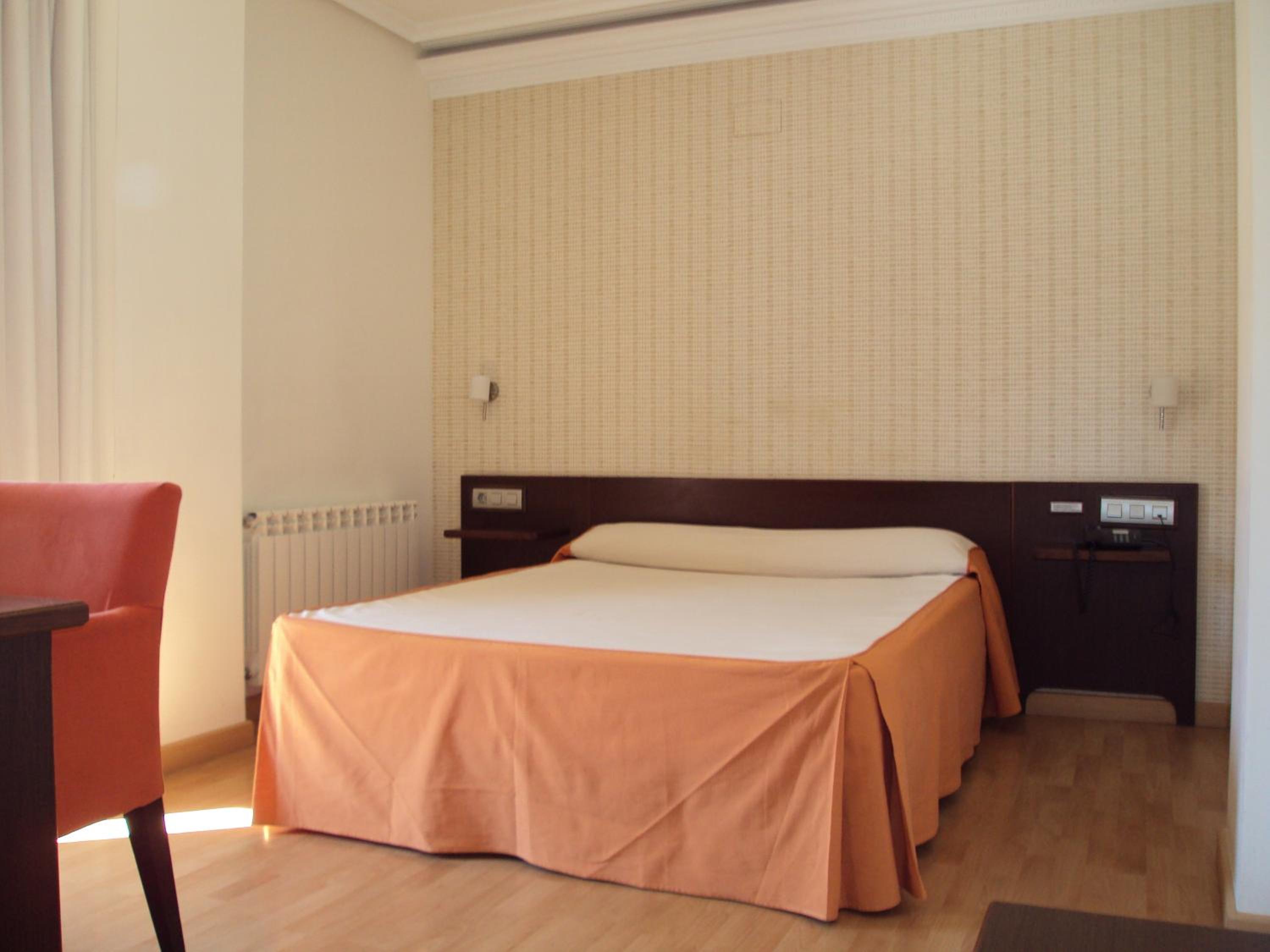 Double or Twin Room - Photo 13